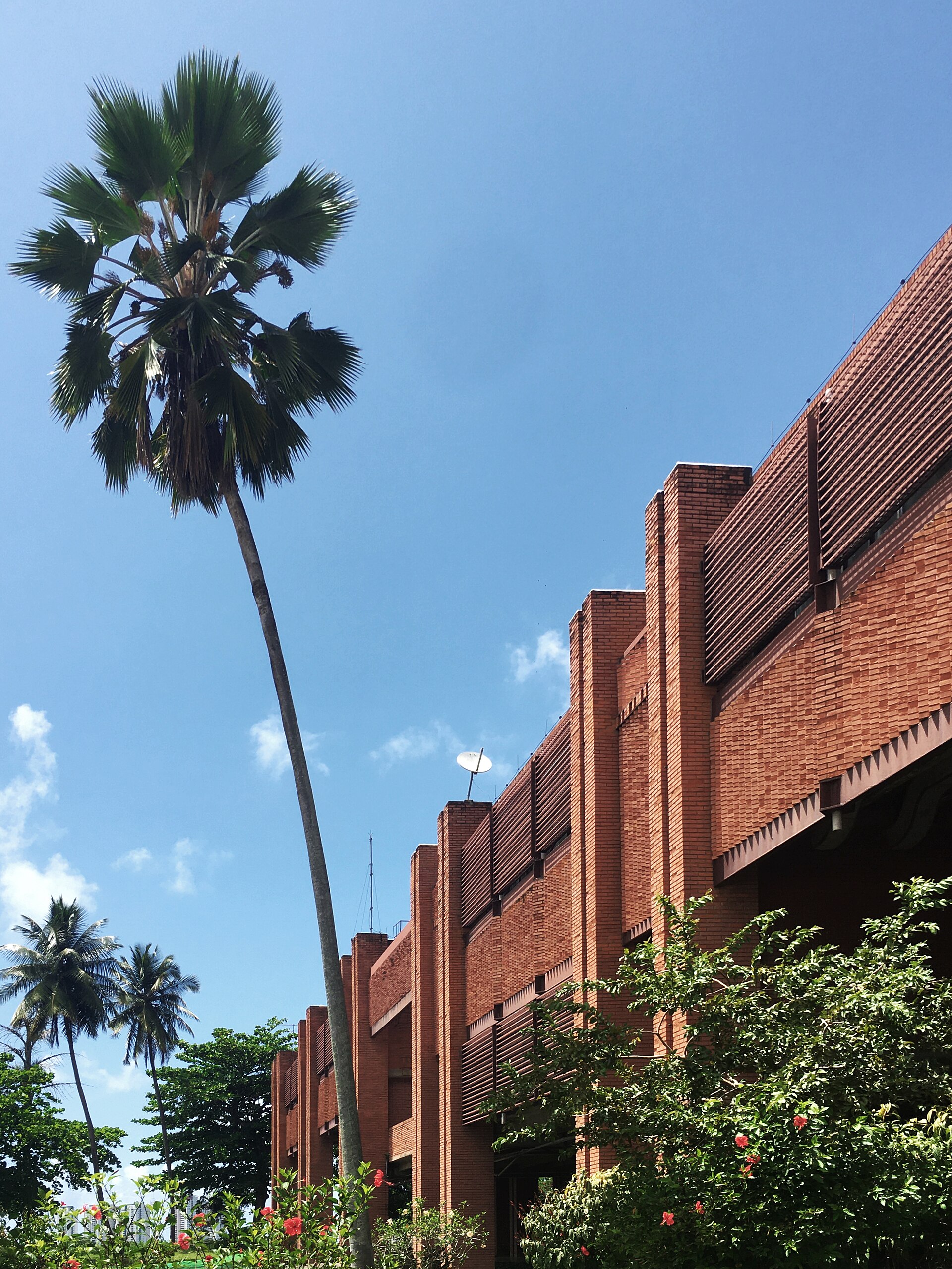 Imagem de referência de Edifício Sede da CHESF, descrito nos dados abertos como bem tombado pelo Instituto do Patrimônio Artístico e Cultural da Bahia na cidade de Salvador