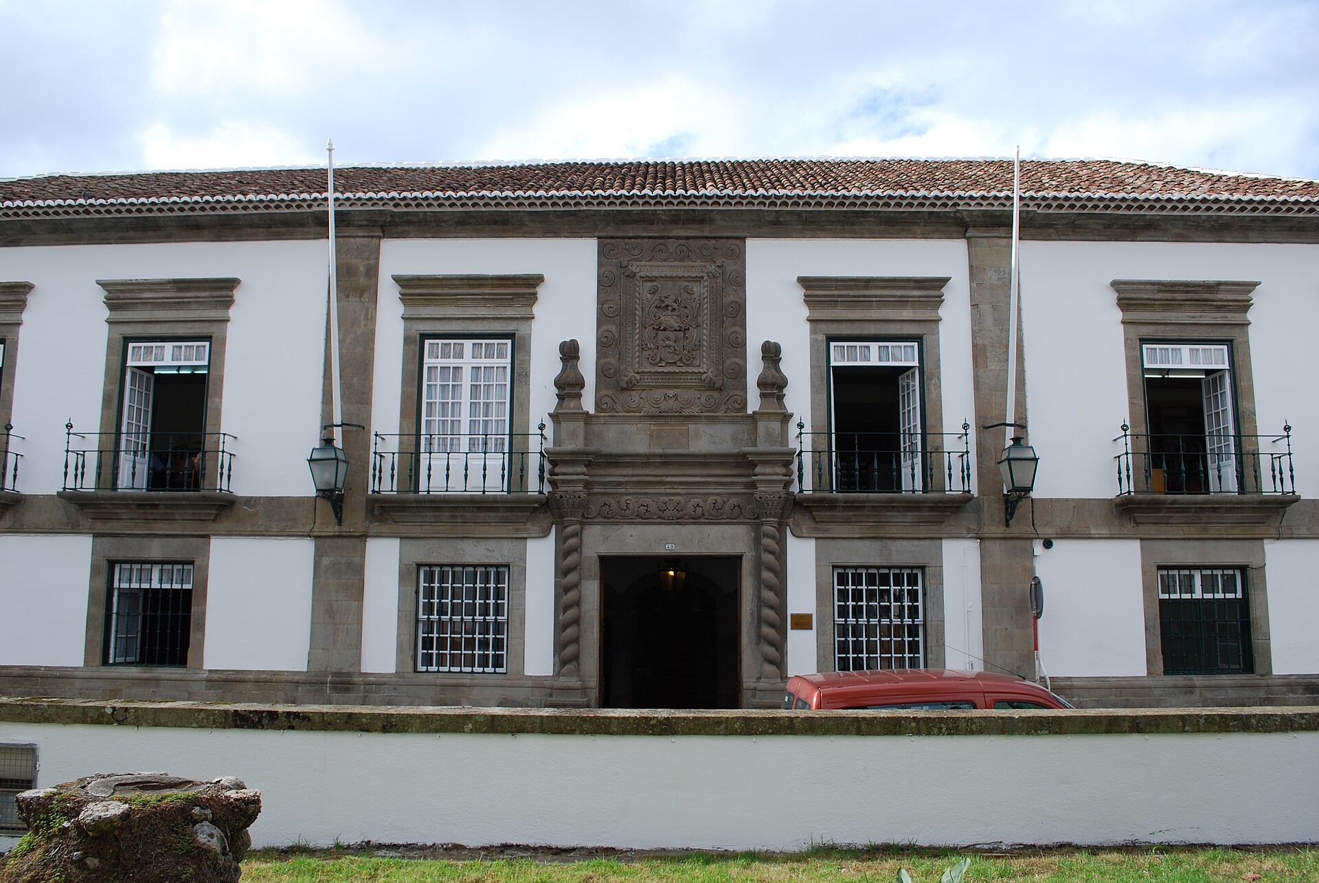 Imagem de referência de Palácio Bettencourt, descrito nos dados abertos como palacete em Angra do Heroísmo, Açores, Portugal