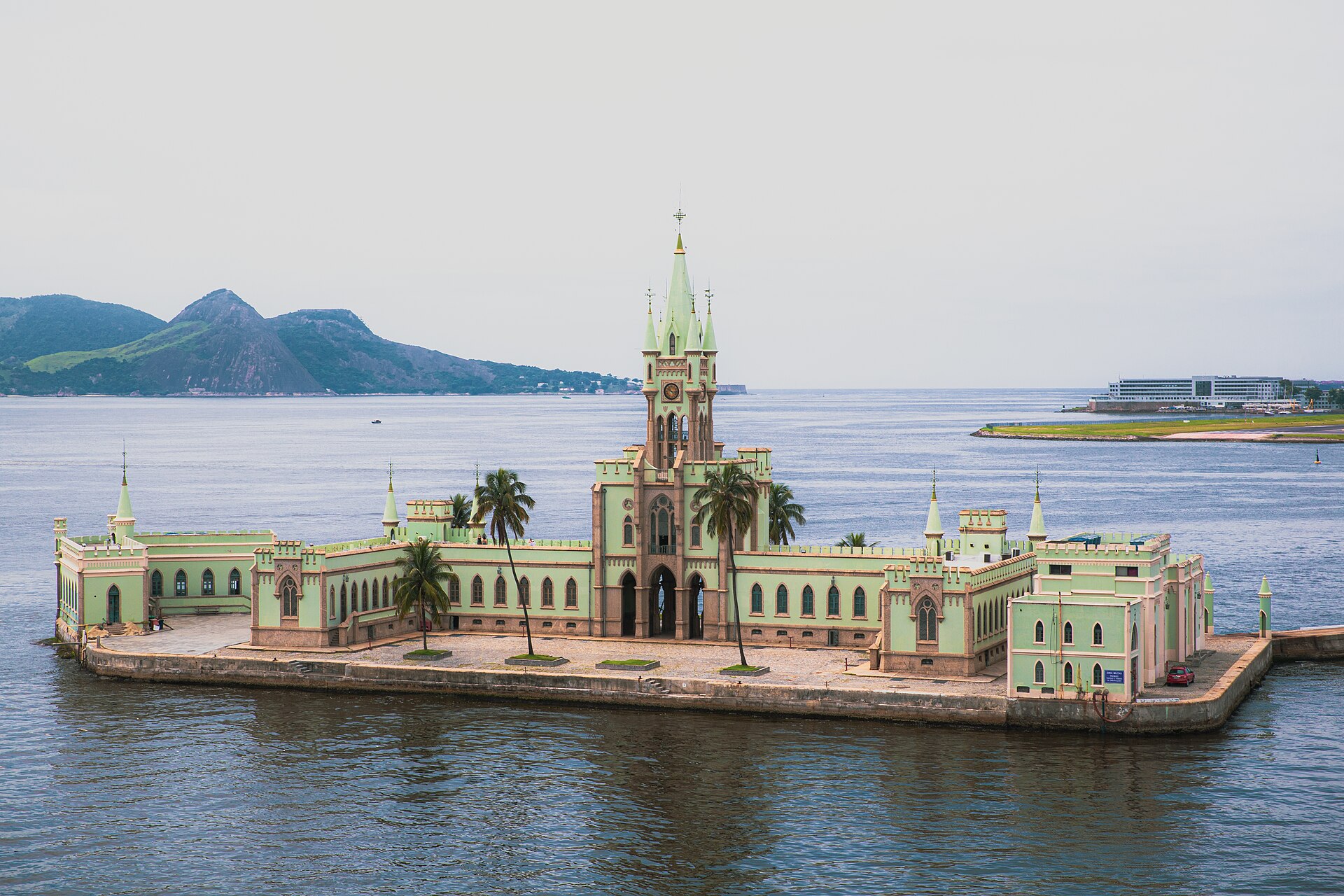 Imagem de referência relacionada a Ilha Fiscal, item descrito como ilha no Rio de Janeiro