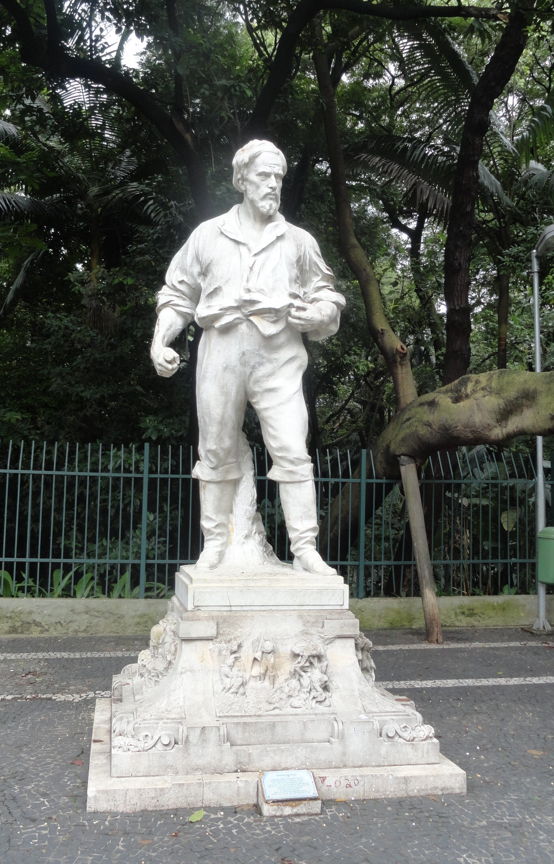Imagem de referência de Monumento ao Anhanguera, descrito nos dados abertos como monumento na cidade de São Paulo
