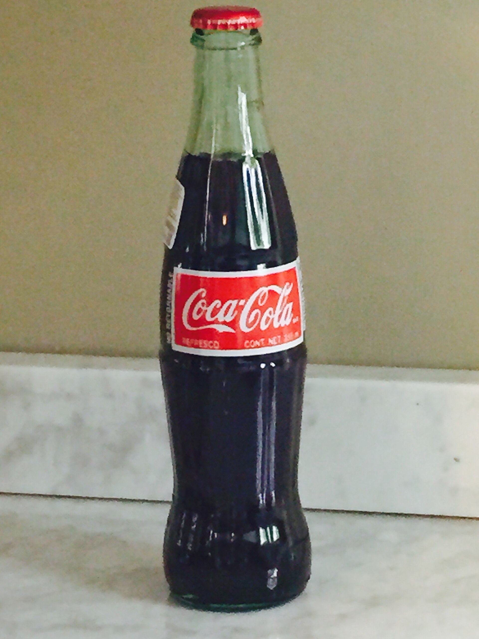 Imagem de referência relacionada a Coca-Cola mexicana, item descrito como versão mexicana da bebida Coca-Cola, conhecida nos Estados Unidos por usar açúcar de cana ao invés de xarope de milho