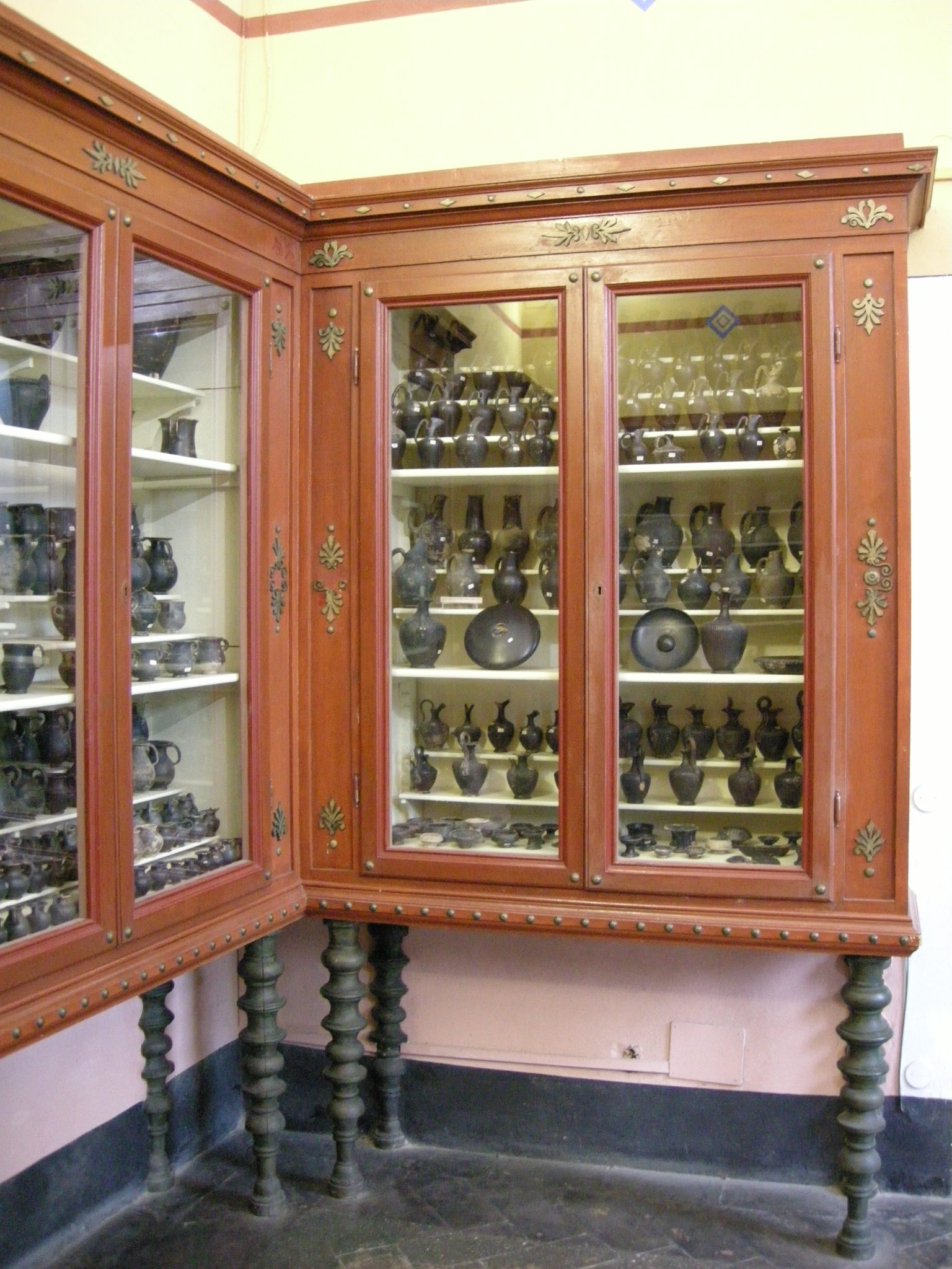 Imagem de referência de Museu Etrusco Guarnacci, descrito nos dados abertos como museu em Volterra, Itália