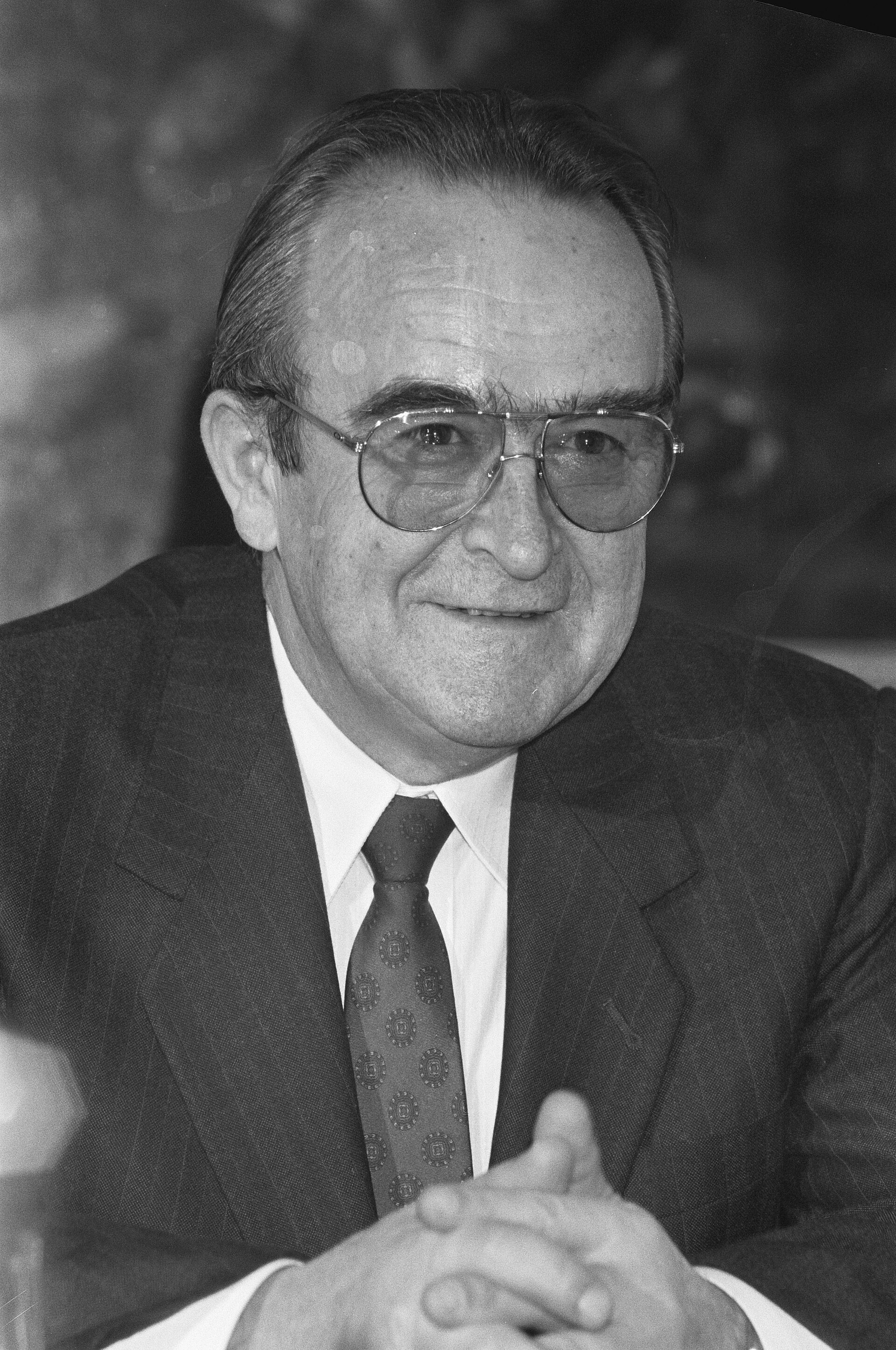 Imagem de referência relacionada a Branko Mikulić, item descrito como comissário político, República da Bósnia e Herzegovina