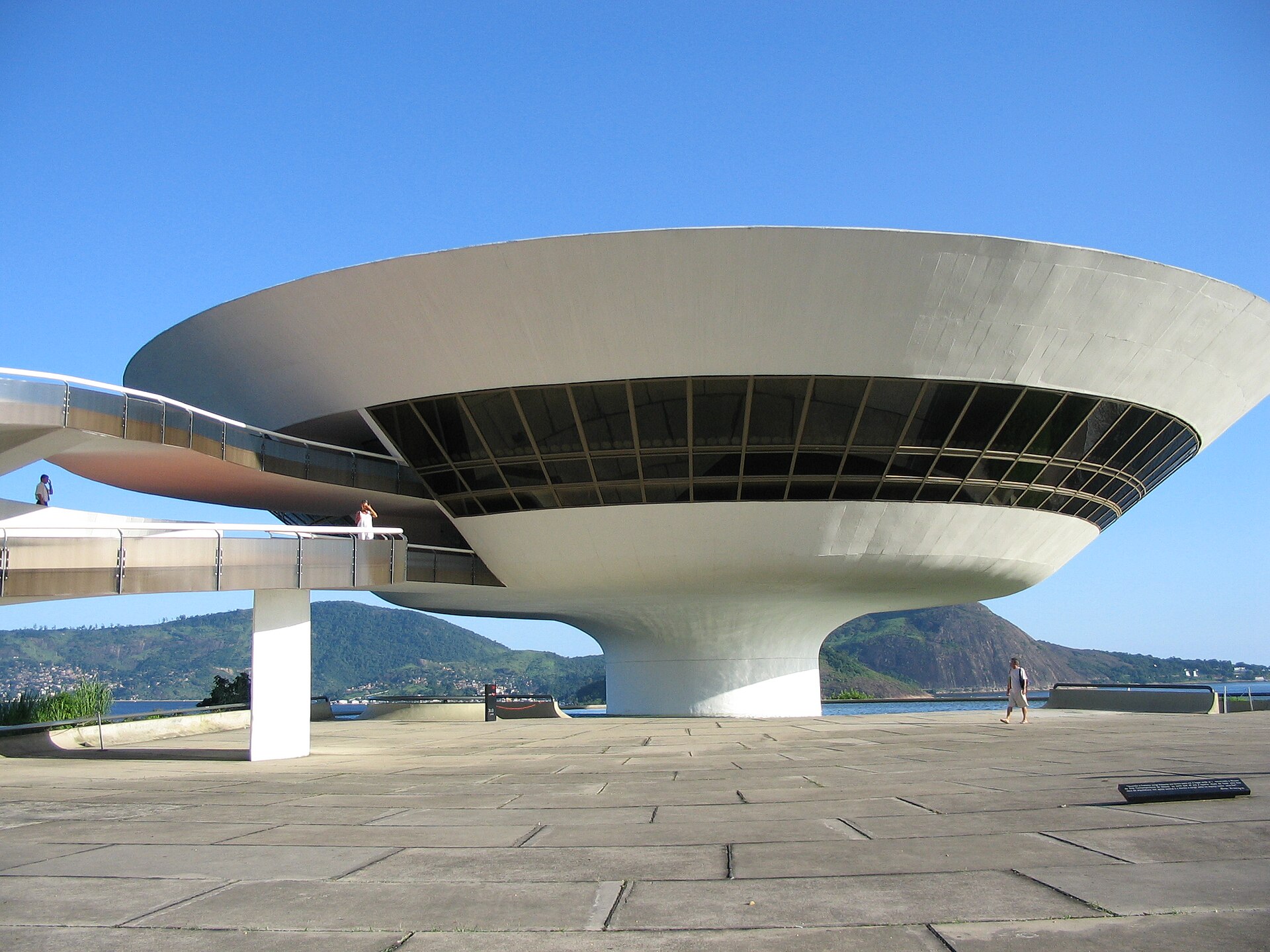 Imagem de referência de Museu de Arte Contemporânea de Niterói, descrito nos dados abertos como patrimônio localizado no Brasil