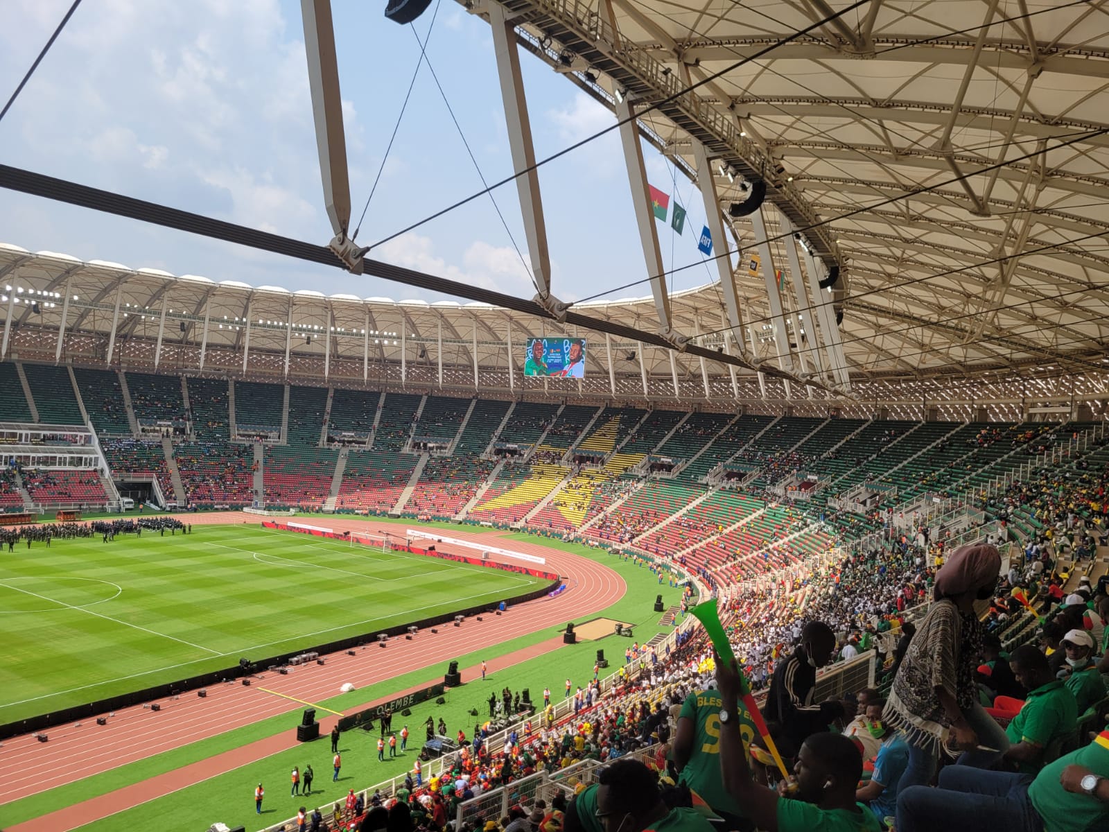Imagem de referência de Estádio Olembe, descrito nos dados abertos como estádio multiuso localizado em Iaundé, capital dos Camarões