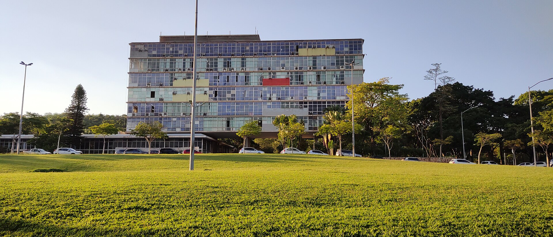 Imagem de referência de Universidade Federal de Minas Gerais, descrito nos dados abertos como universidade pública federal no estado de Minas Gerais, Brasil