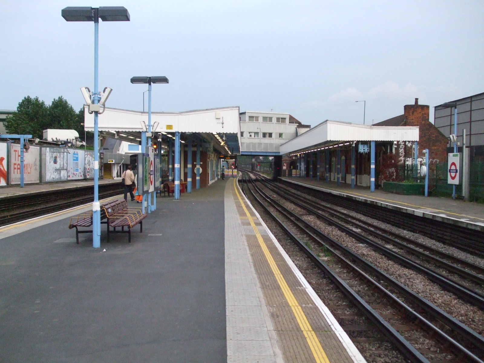 Imagem de referência de Neasden, descrito nos dados abertos como estação do metrô de Londres