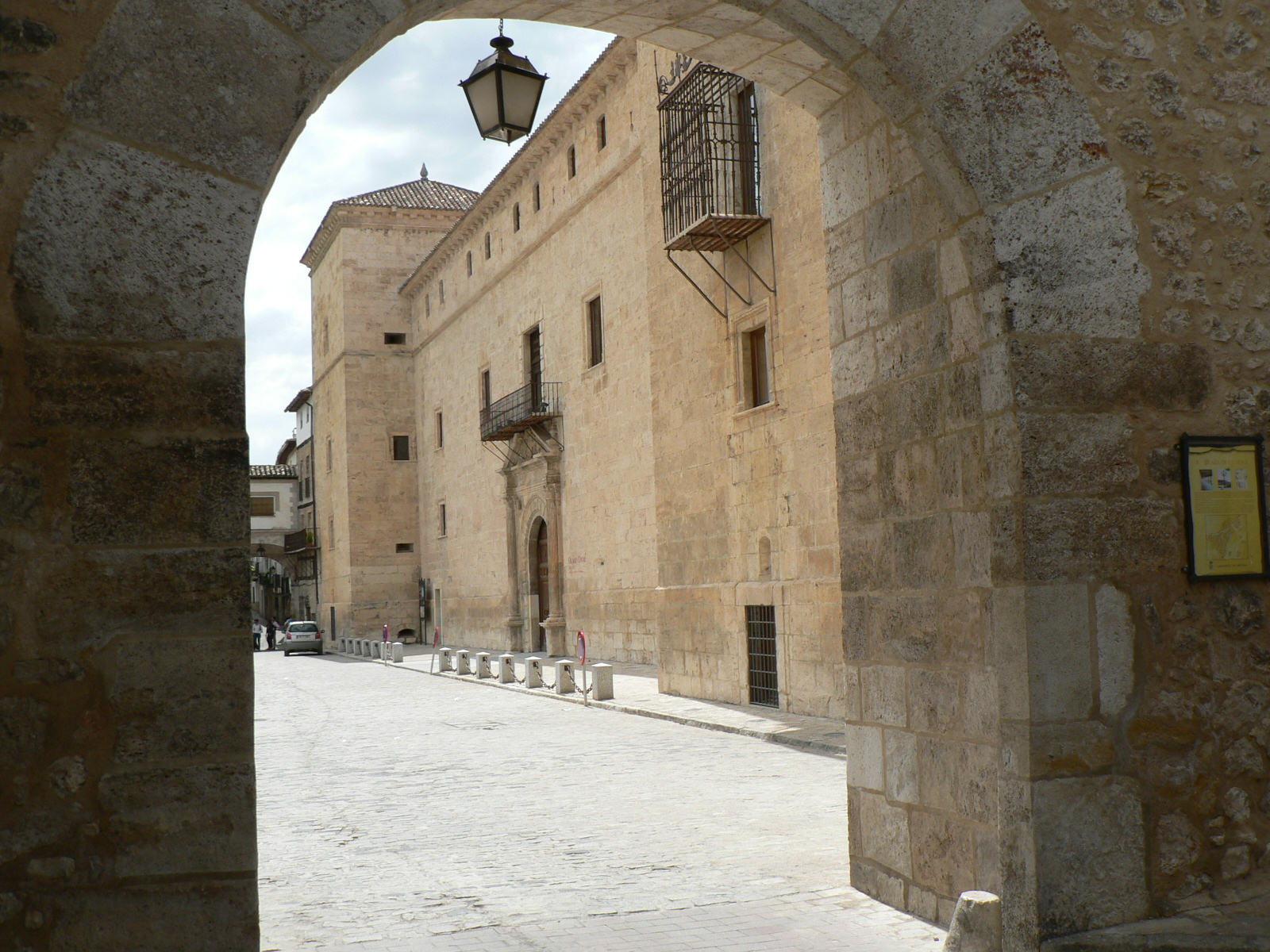 Imagem de referência de Palácio de Pastrana, descrito nos dados abertos como sítio histórico em Pastrana, Espanha