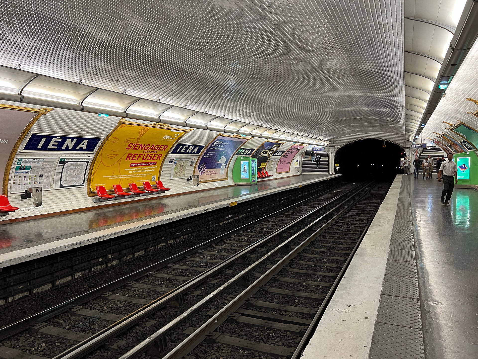 Imagem de referência de Iéna, descrito nos dados abertos como estação do Metropolitano de Paris