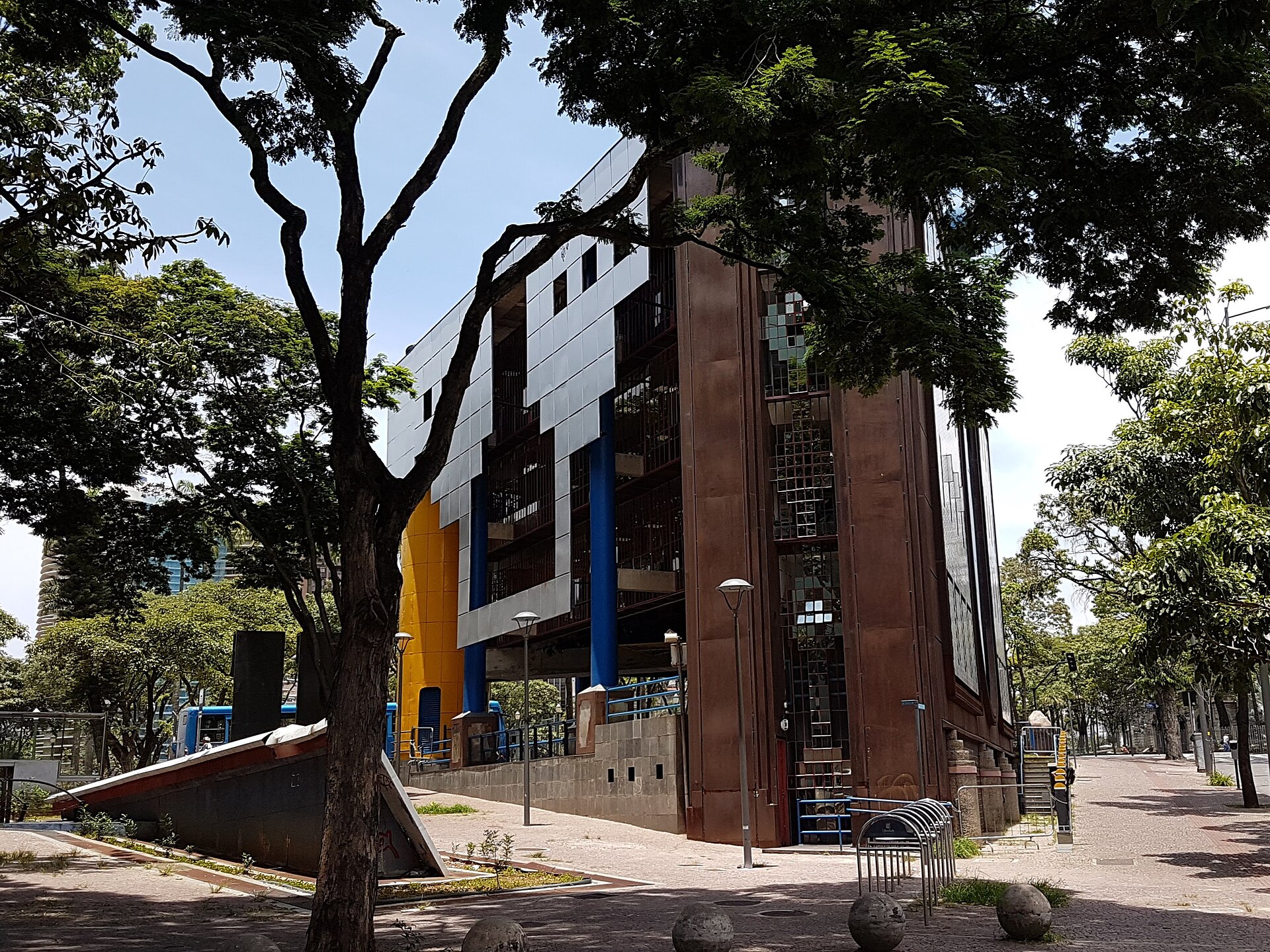 Imagem de referência de Museu de Mineralogia Professor Djalma Guimarães, descrito nos dados abertos como museu no município brasileiro de Belo Horizonte