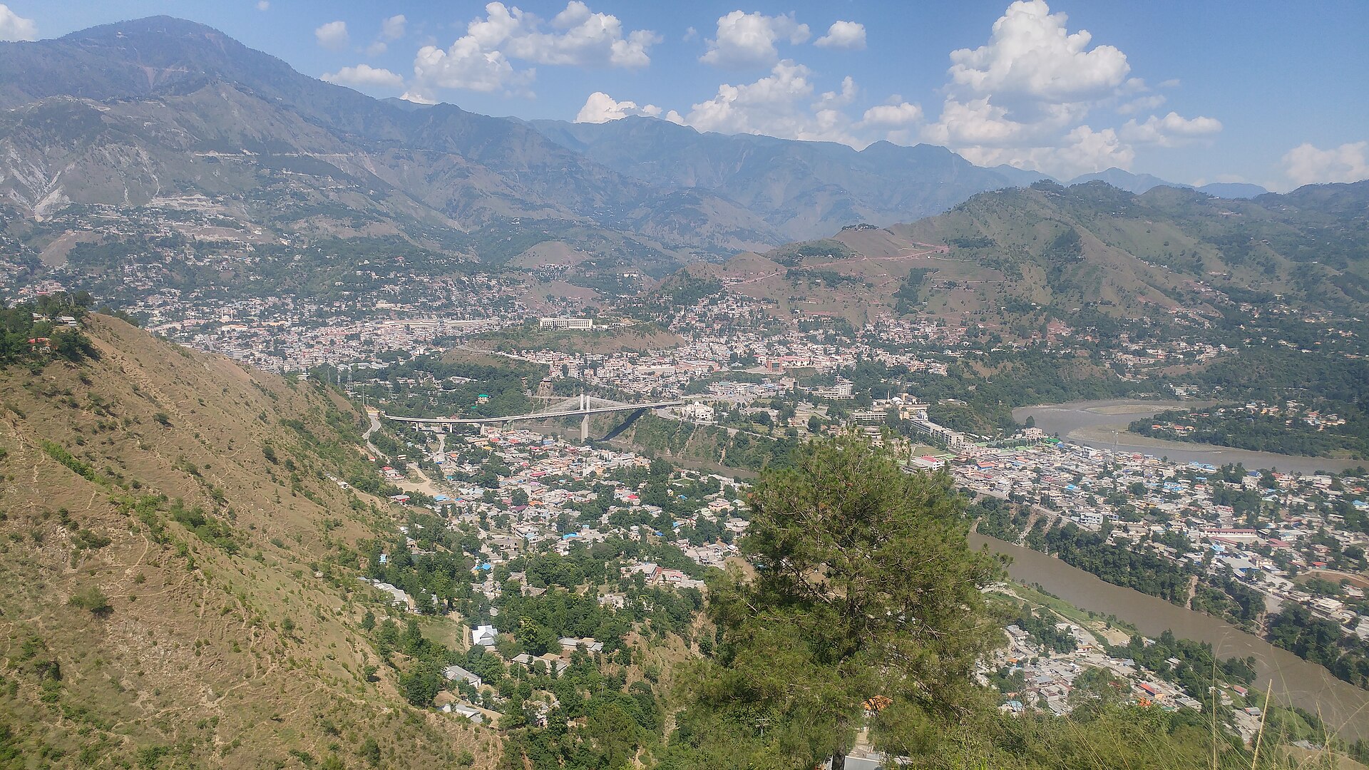 Imagem de referência relacionada a Muzaffarabad, item descrito como cidade do Paquistão, capital da Caxemira Livre