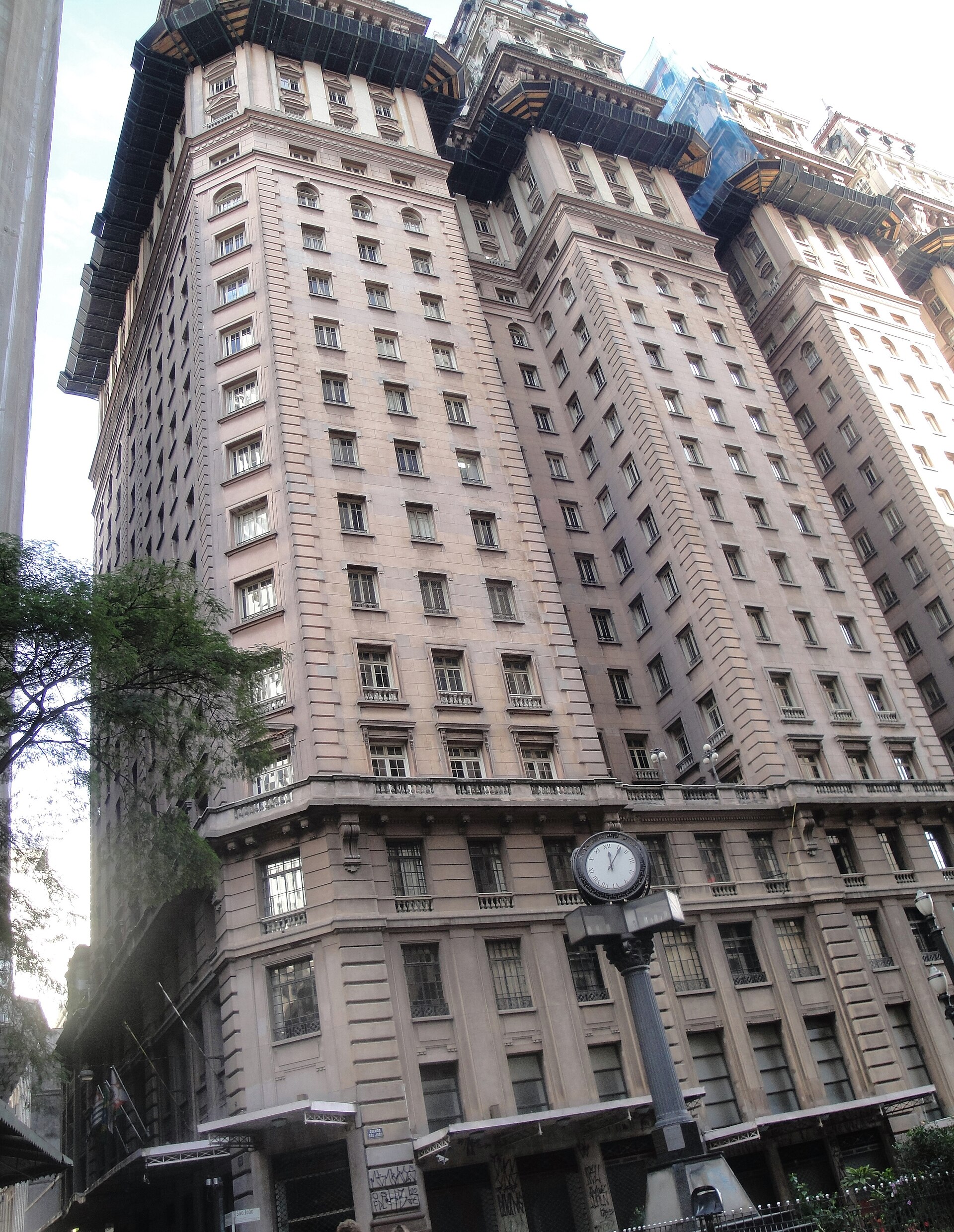 Imagem de referência de Edifício Martinelli, descrito nos dados abertos como patrimônio tombado da cidade de São Paulo