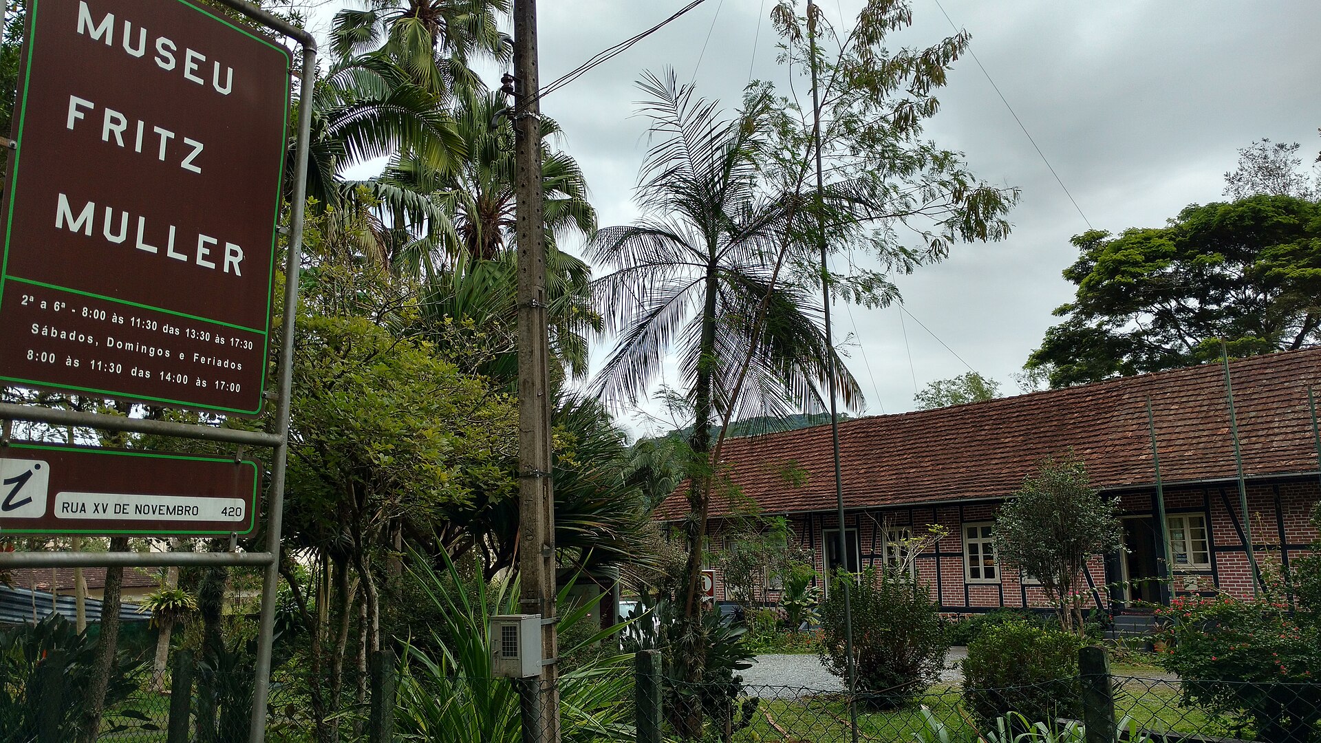 Imagem de referência de Museu de Ecologia Fritz Müller, descrito nos dados abertos como museu em Blumenau, Brasil