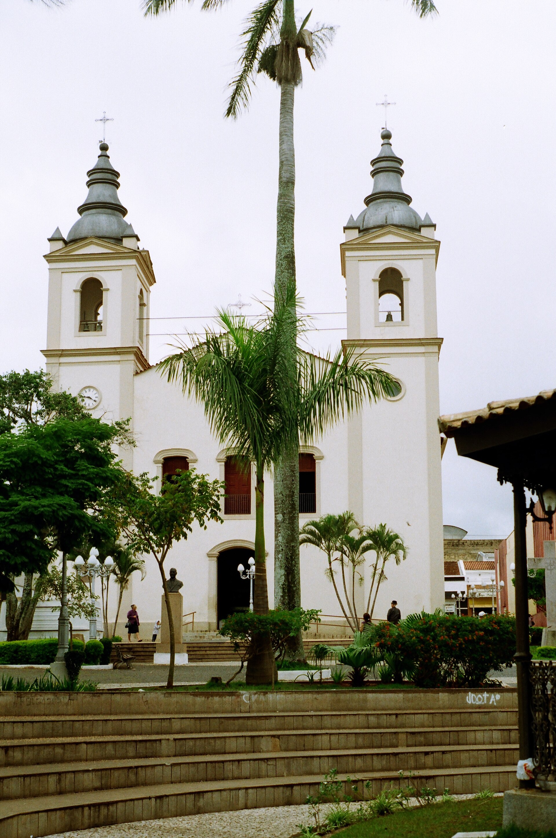 Imagem de referência de Catedral de Sant'ana, descrito nos dados abertos como catedral Sant'Ana localiza-se no Centro de Ponta Grossa. É a sede da Diocese de Ponta Grossa