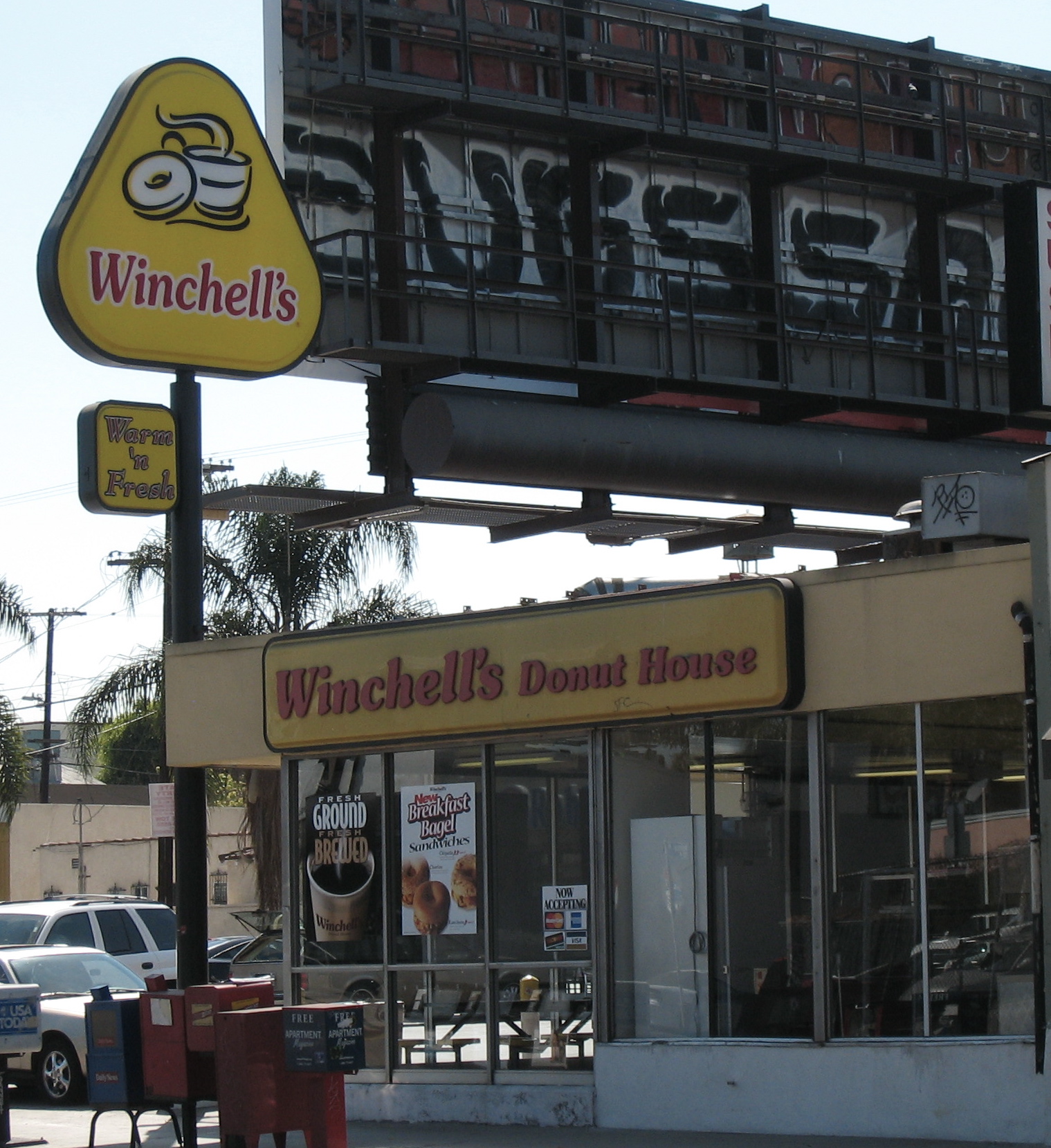 Imagem de referência relacionada a Winchell's Donuts, item descrito como lojas de donuts