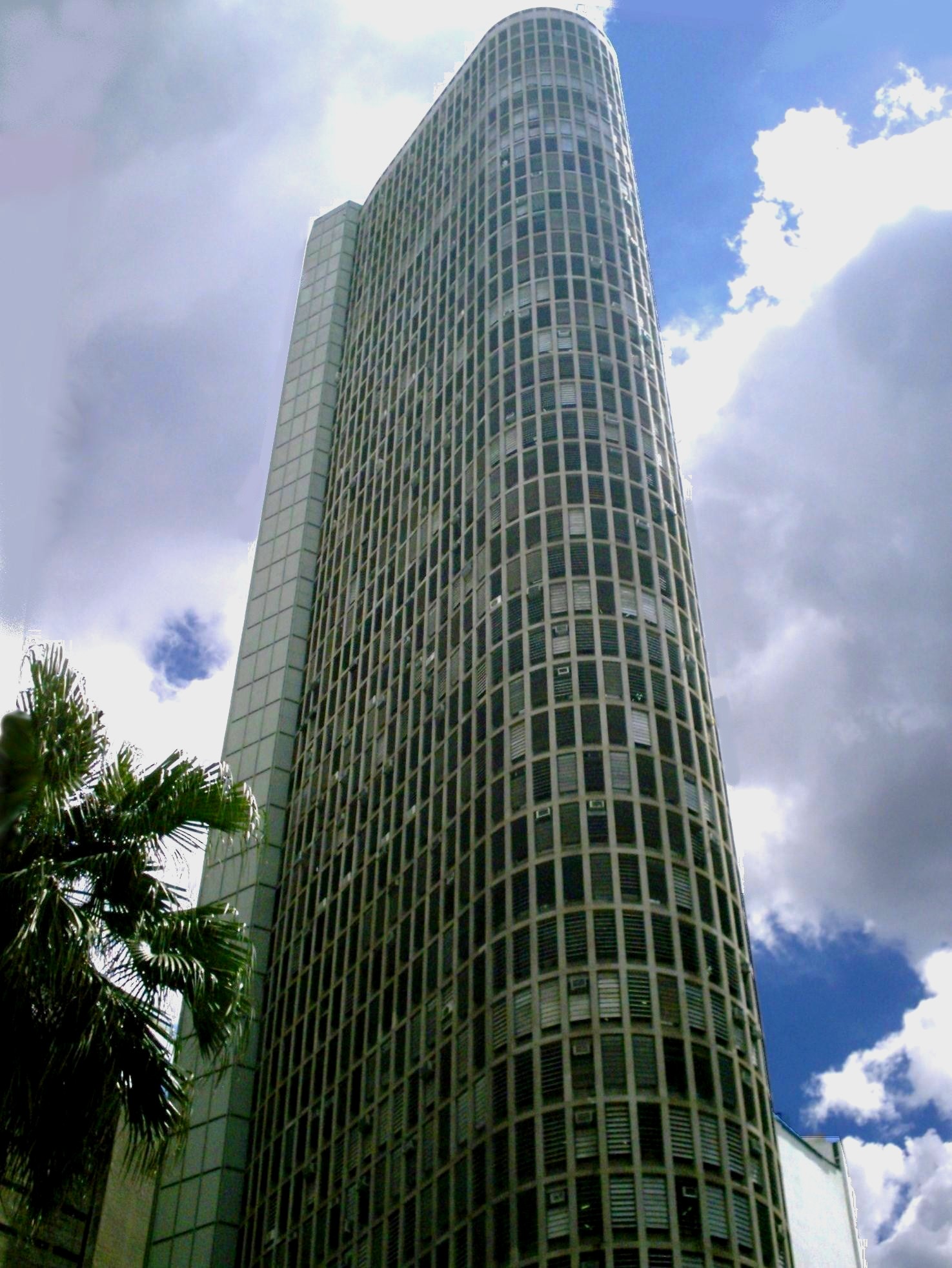 Imagem de referência de Edifício Itália, descrito nos dados abertos como arranha-céu em São Paulo, Brasil