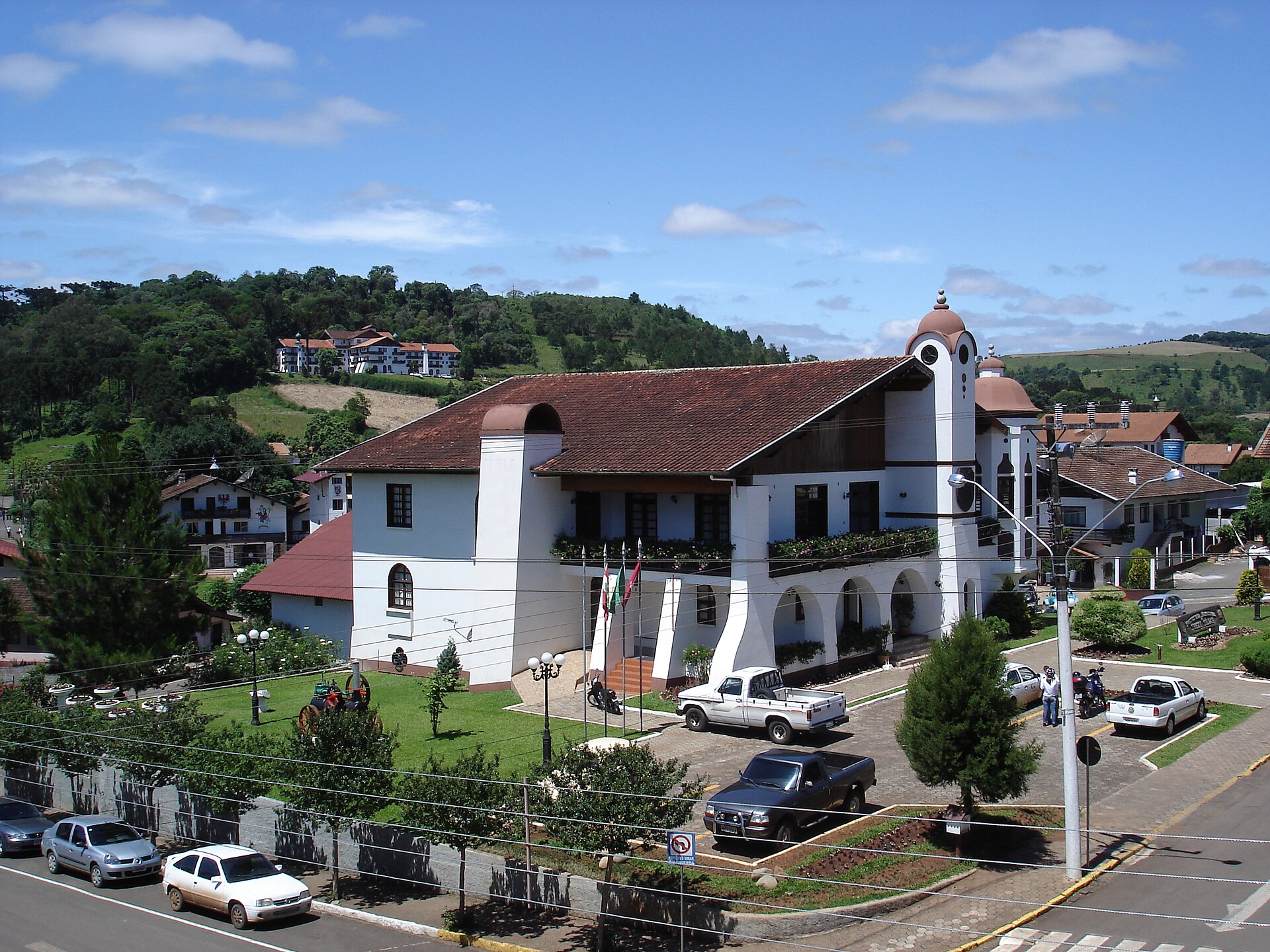 Imagem de referência de Treze Tílias, descrito nos dados abertos como município brasileiro no estado de Santa Catarina