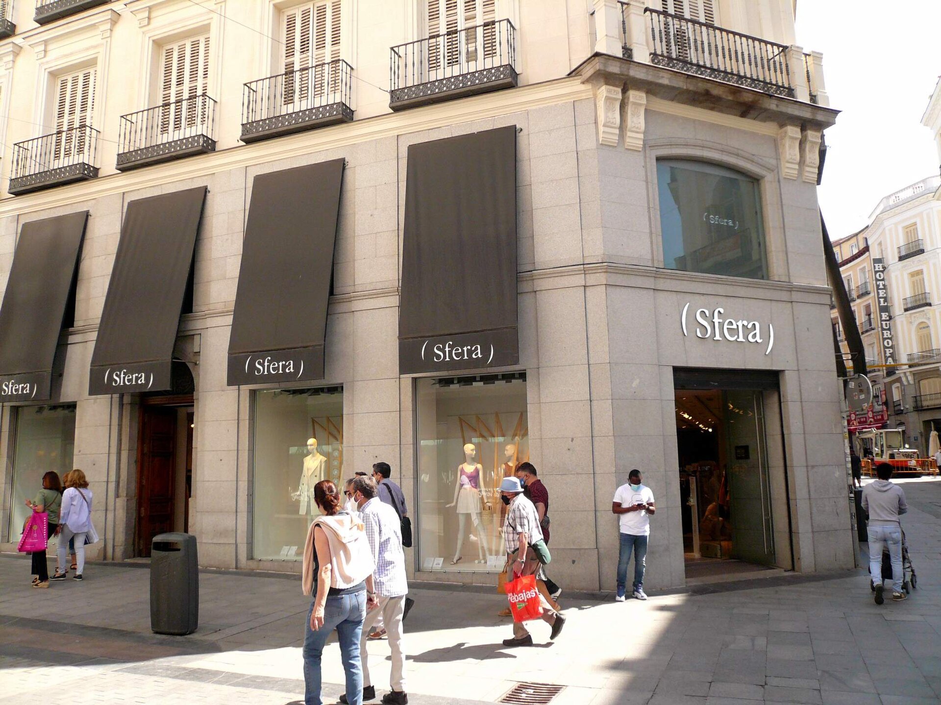 Imagem de referência relacionada a Sfera, item descrito como rede de lojas espanhola