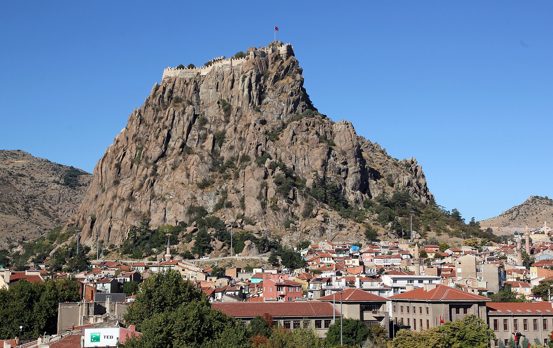 Imagem de referência relacionada a Afioncaraquissar, item descrito como distrito, cidade e capital da província turca de Afioncaraquissar