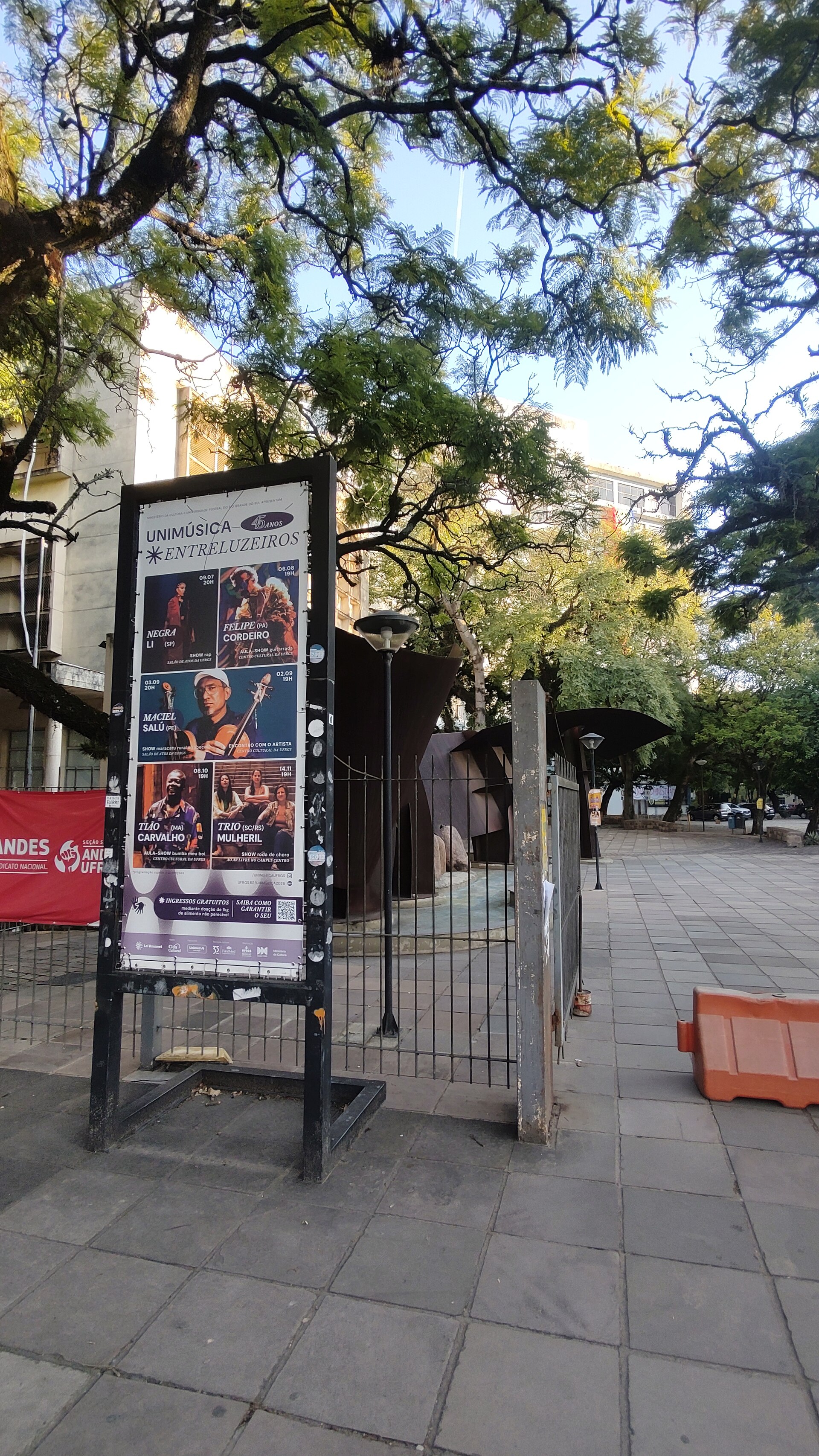 Imagem de referência relacionada a Universidade Federal do Rio Grande do Sul, item descrito como universidade pública federal em Porto Alegre, Rio Grande do Sul