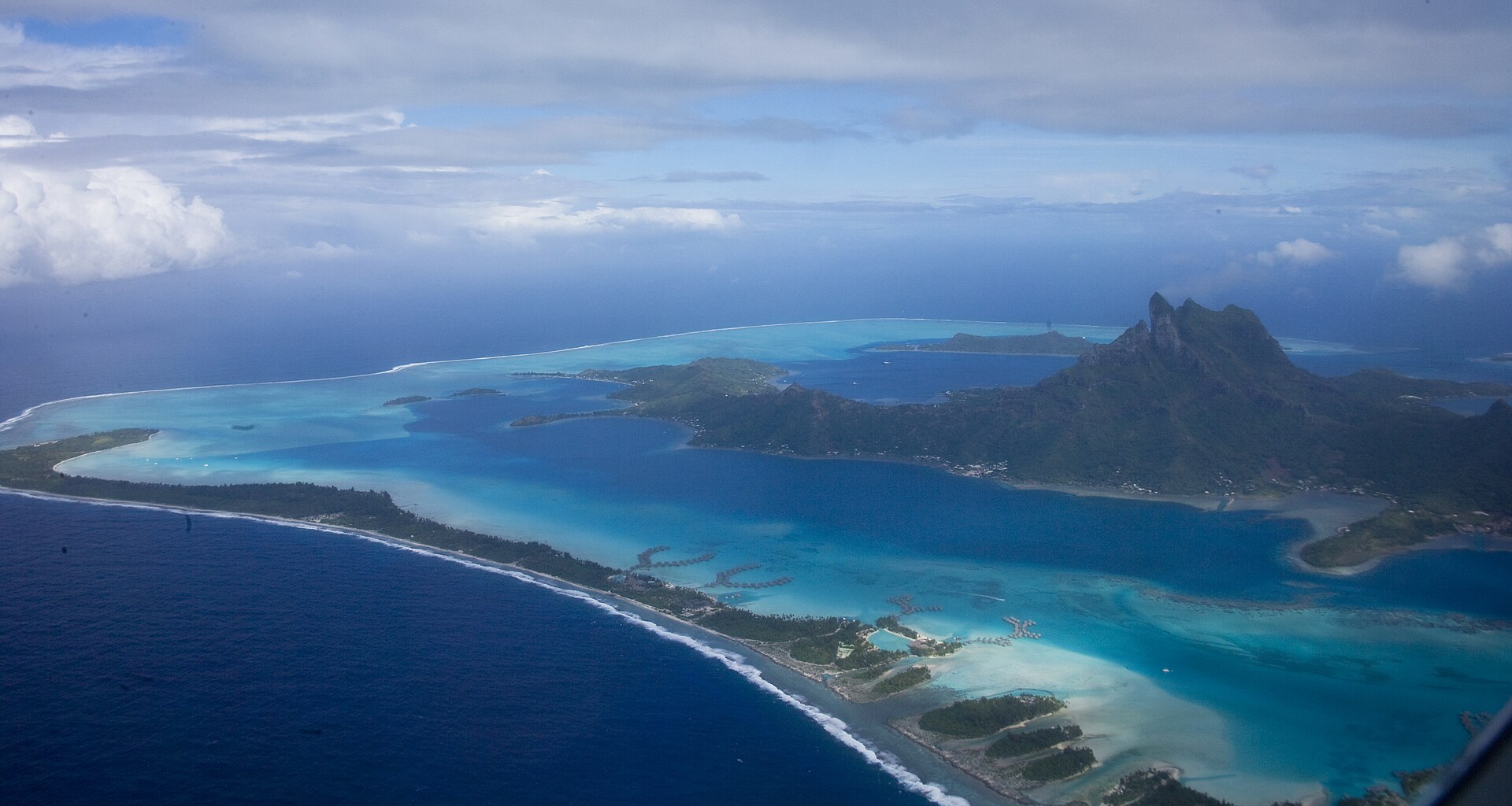 Imagem de referência relacionada a Bora Bora, item descrito como ilha na Polinésia Francesa