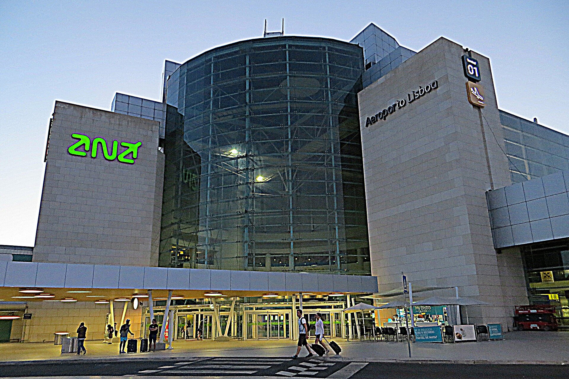 Imagem de referência de Aeroporto de Lisboa Humberto Delgado, descrito nos dados abertos como aeroporto em Lisboa, Portugal