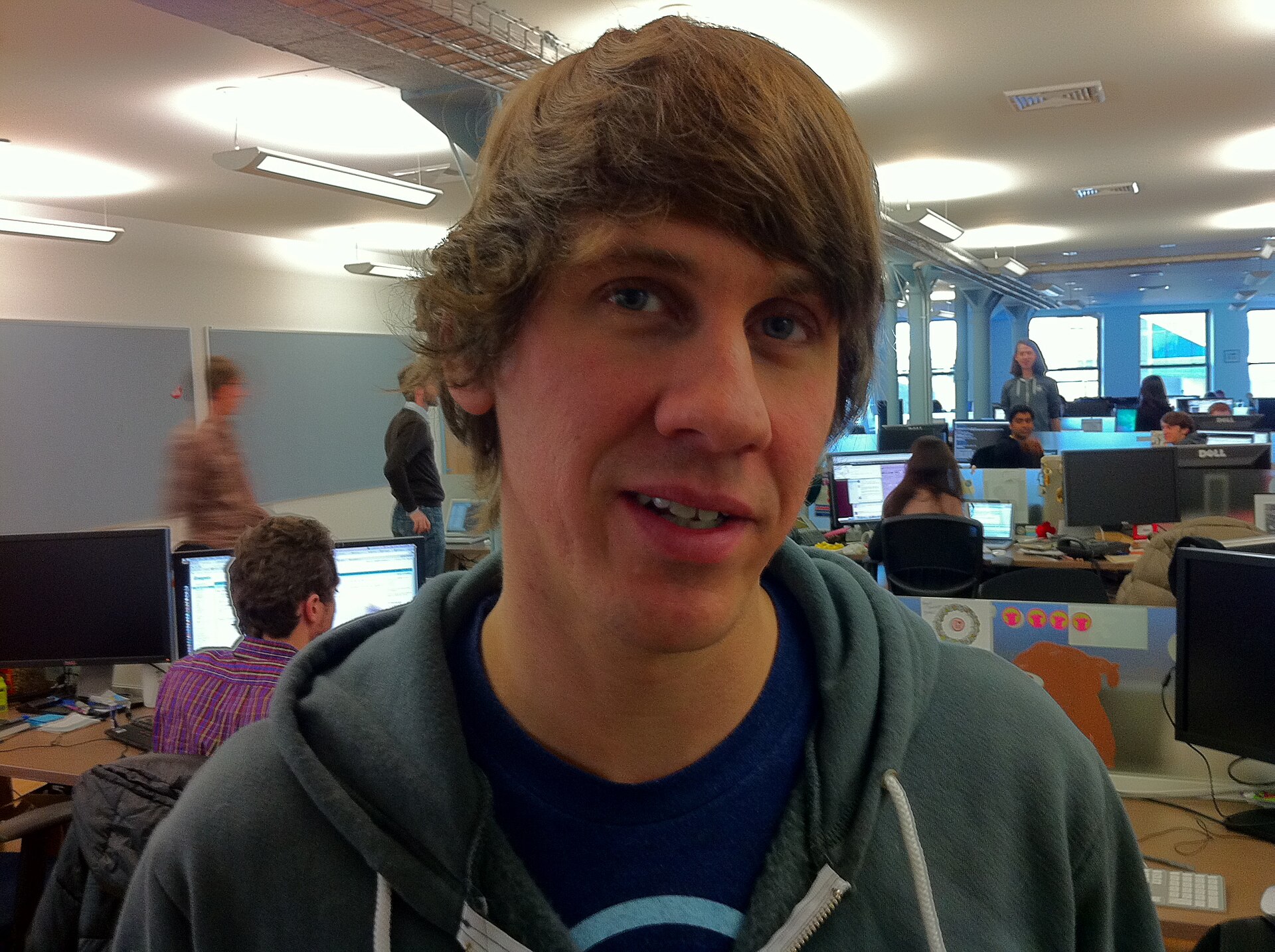 Imagem de referência relacionada a Dennis Crowley, item descrito como registro de referência sobre Dennis Crowley, organizado a partir de dados estruturados abertos