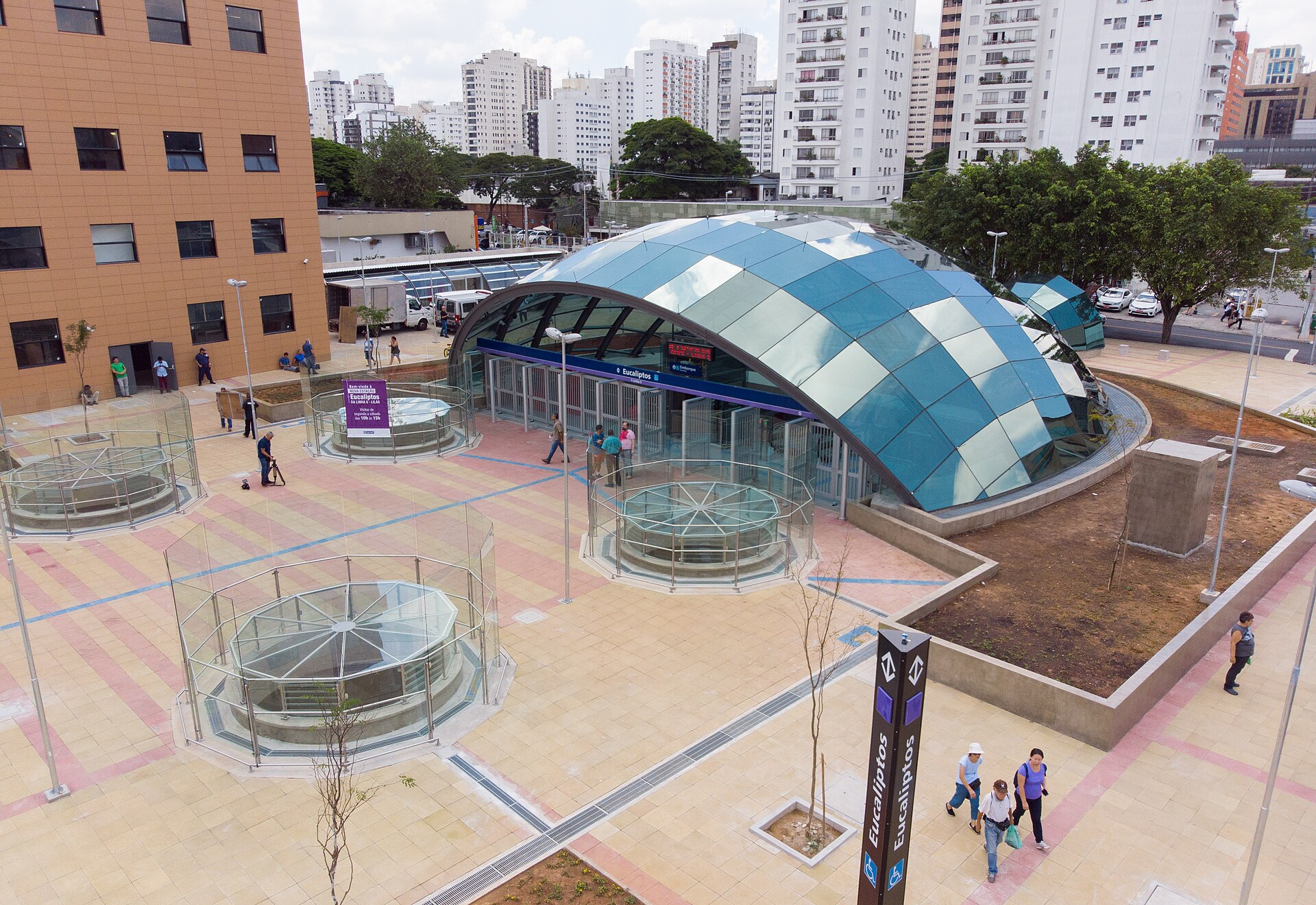 Imagem de referência de Estação Eucaliptos, descrito nos dados abertos como estação de metrô em São Paulo
