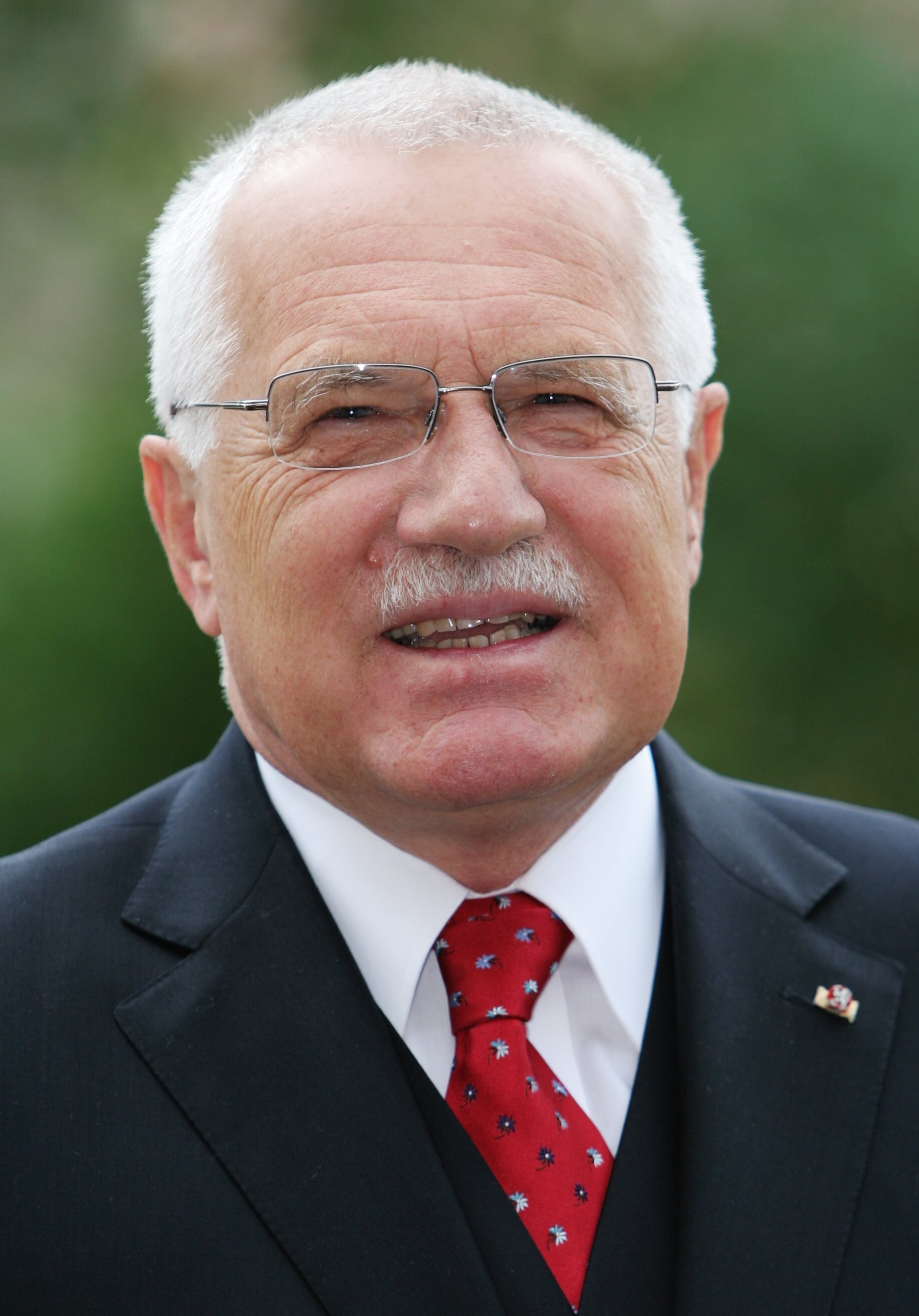 Imagem de referência de Václav Klaus, descrito nos dados abertos como economista, Protetorado da Boêmia e Morávia