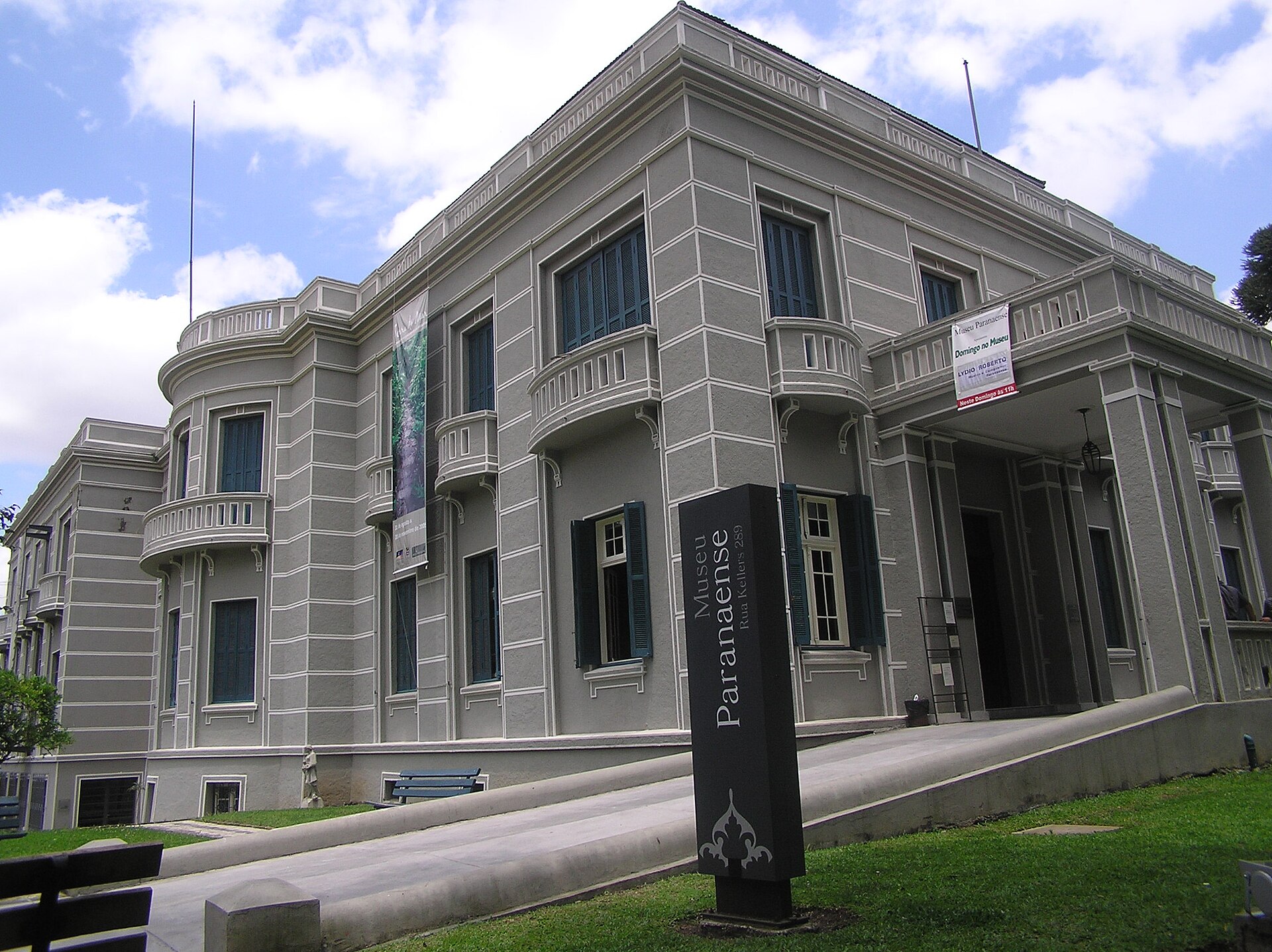 Imagem de referência de Museu Paranaense, descrito nos dados abertos como museu em Curitiba, Brasil