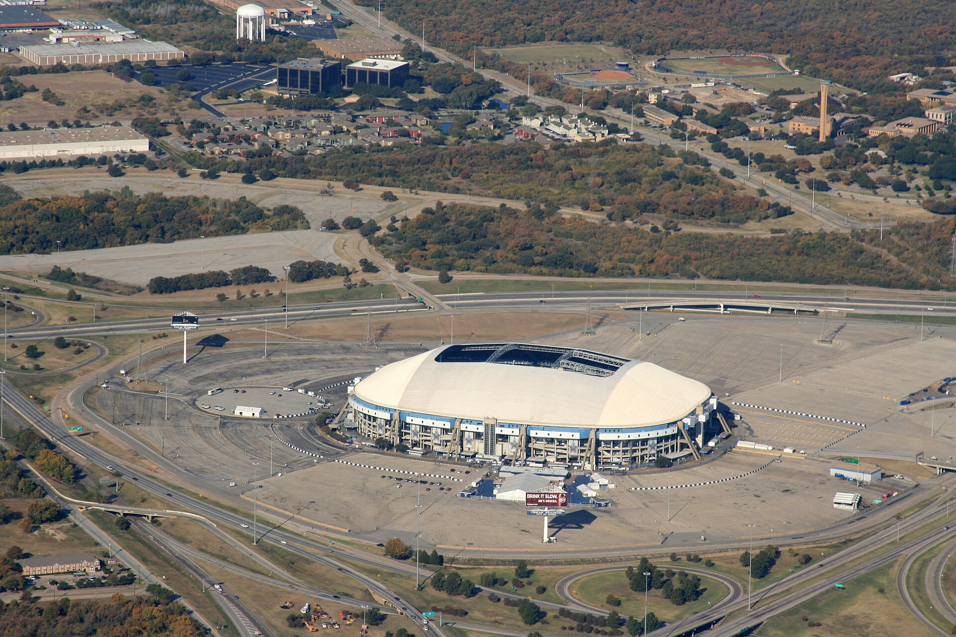 Imagem de referência de Texas Stadium, descrito nos dados abertos como um estádio de futebol americano no Texas, EUA
