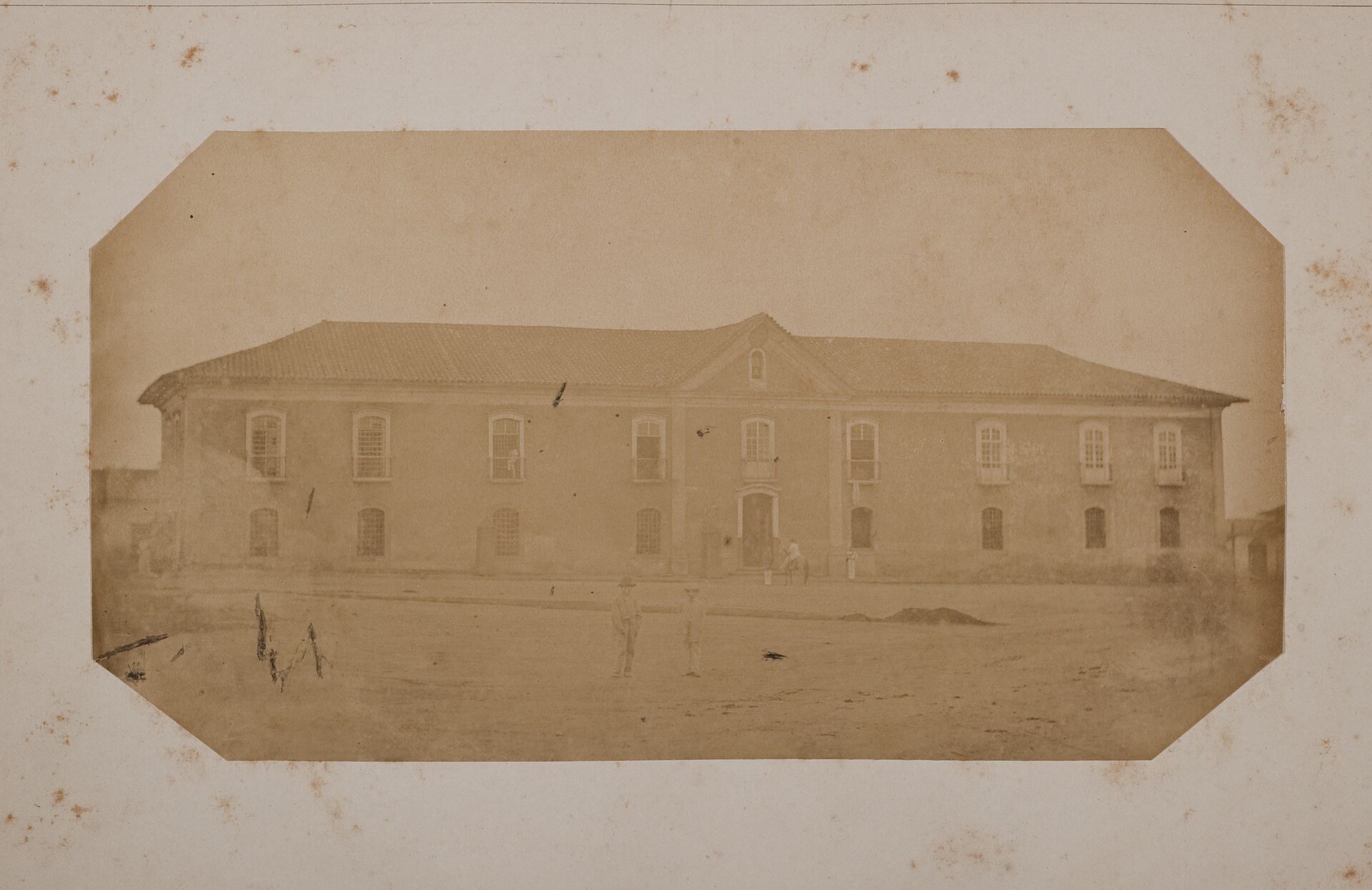 Imagem de referência de Cadeia, sala da Camara e Jury, 1862, descrito nos dados abertos como fotografia do Álbum Comparativo da Cidade de São Paulo, de Militão A. de Azevedo