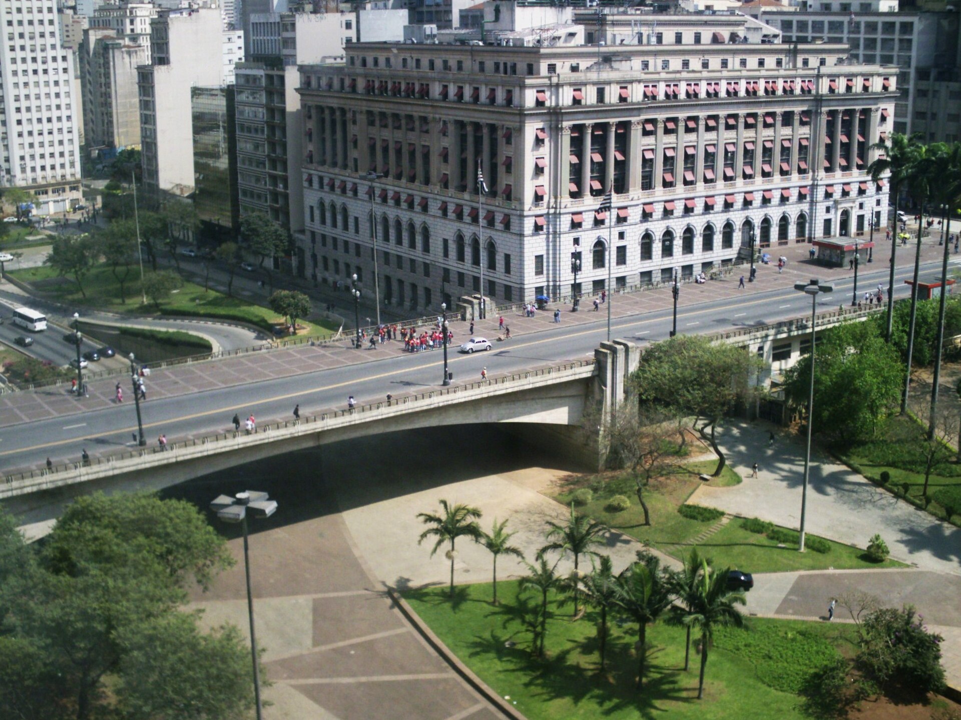 Imagem de referência de Viaduto do Chá, descrito nos dados abertos como ponte no centro de São Paulo