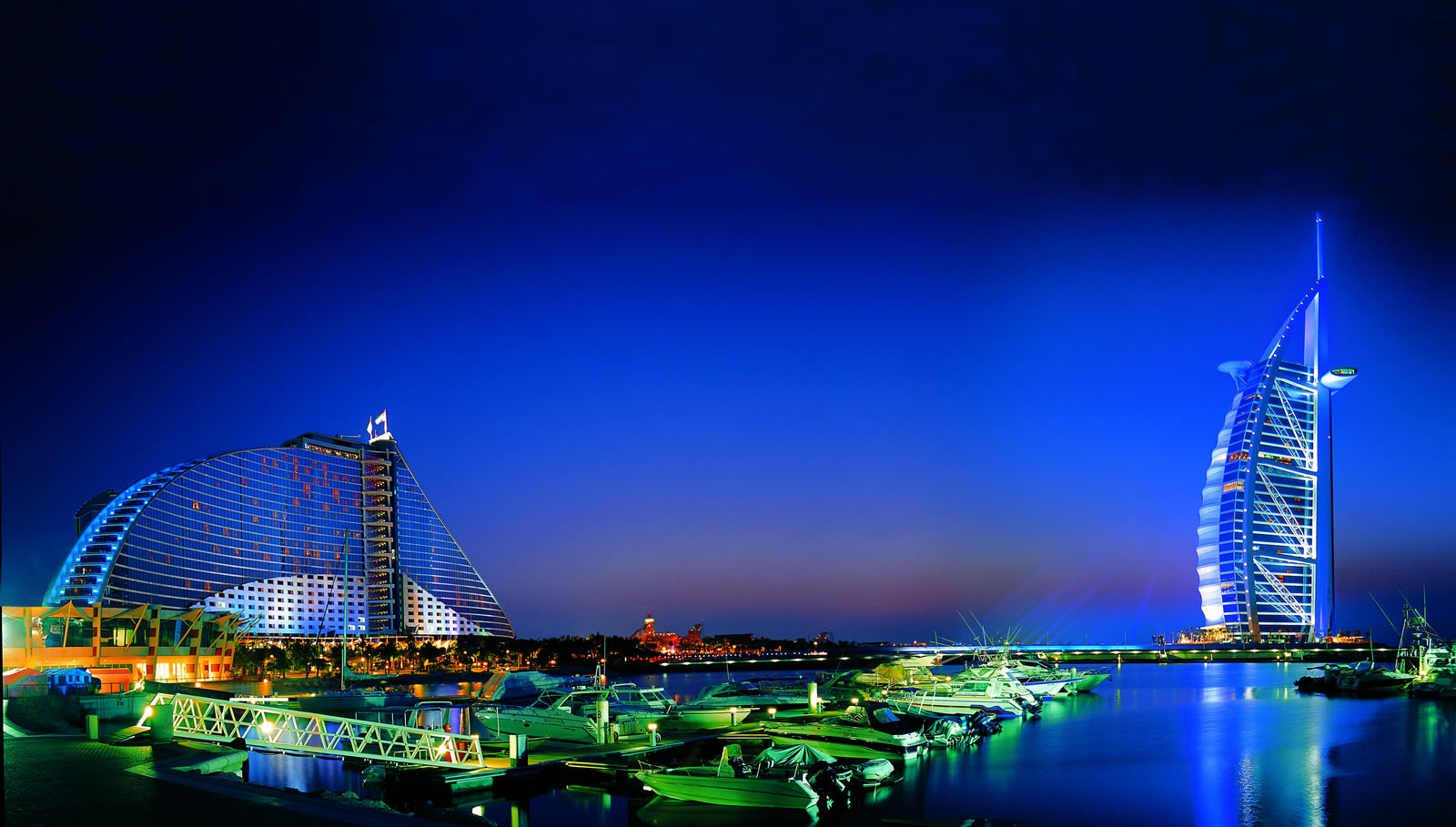 Imagem de referência de Burj Al Arab, descrito nos dados abertos como hotel mais famoso de Dubai