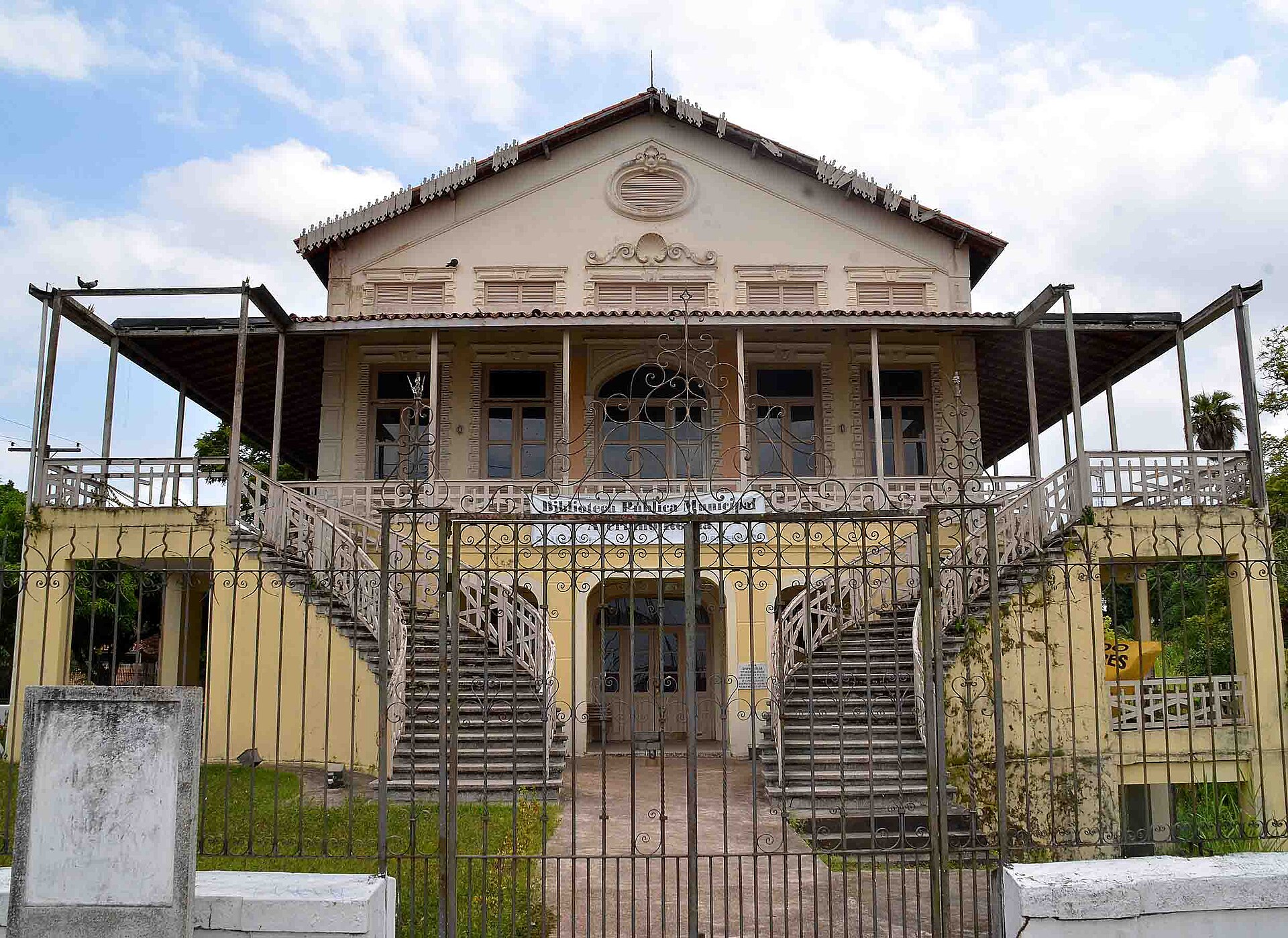 Imagem de referência de Biblioteca Municipal Avertano Rocha, descrito nos dados abertos como bem tombado no município de Belém, Pará, Brasil
