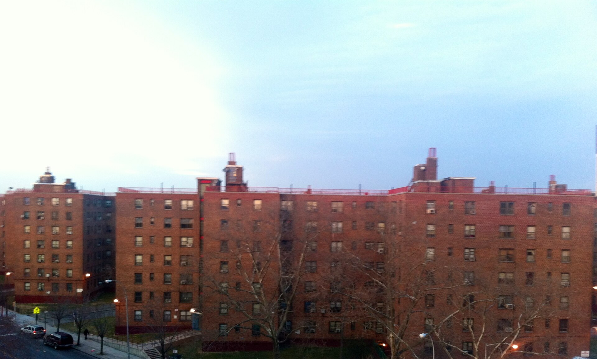 Imagem de referência relacionada a Brevoort Houses, item descrito como projeto habitacional do Brooklyn, NY, EUA