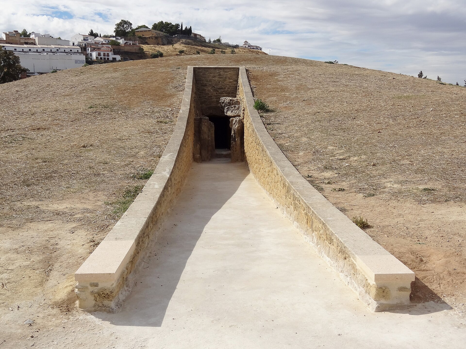 Imagem de referência de Dólmen de Viera, descrito nos dados abertos como patrimônio Mundial da UNESCO situado na Espanha
