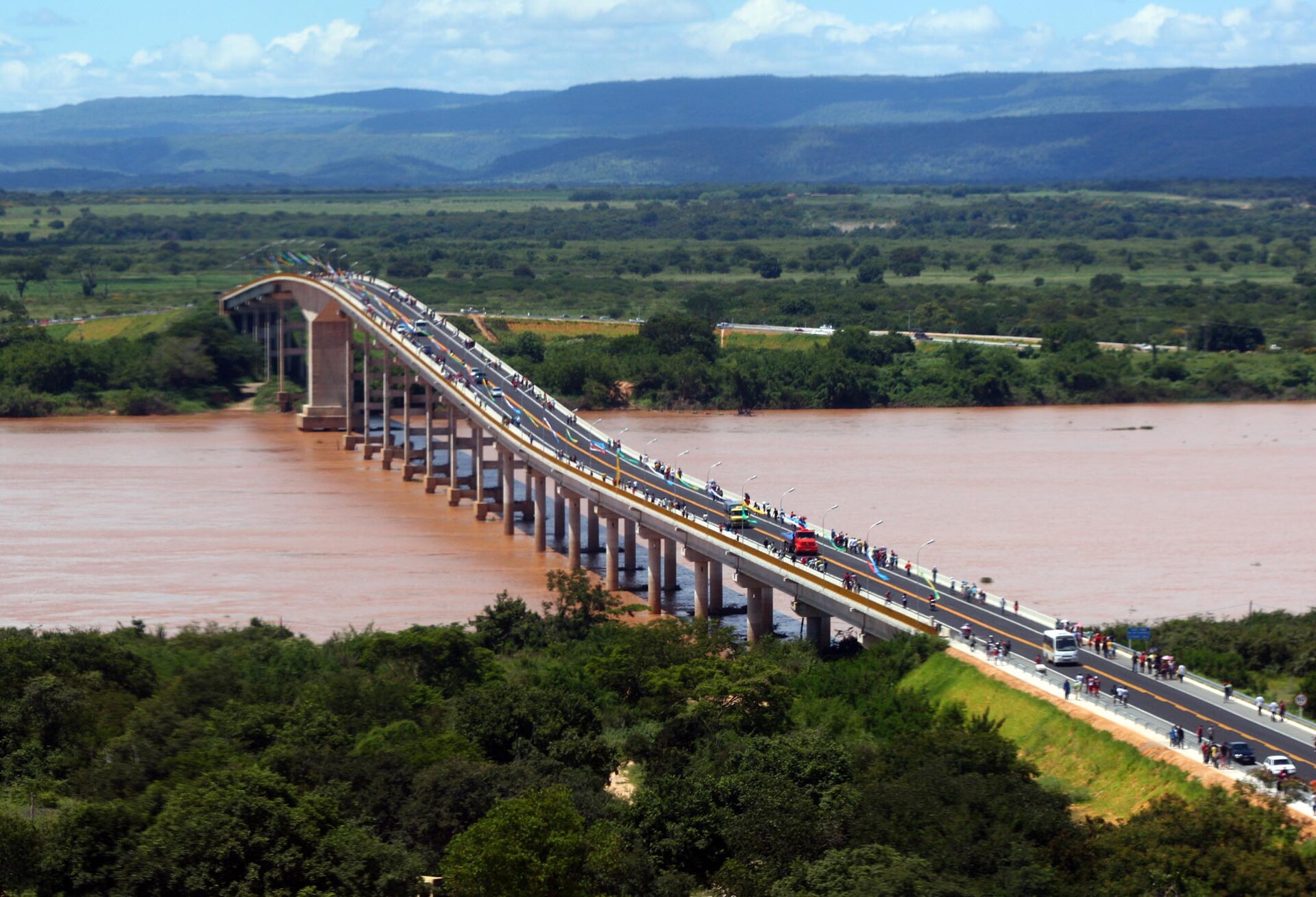 Imagem de referência de Rio Carinhanha, descrito nos dados abertos como rio no Brasil