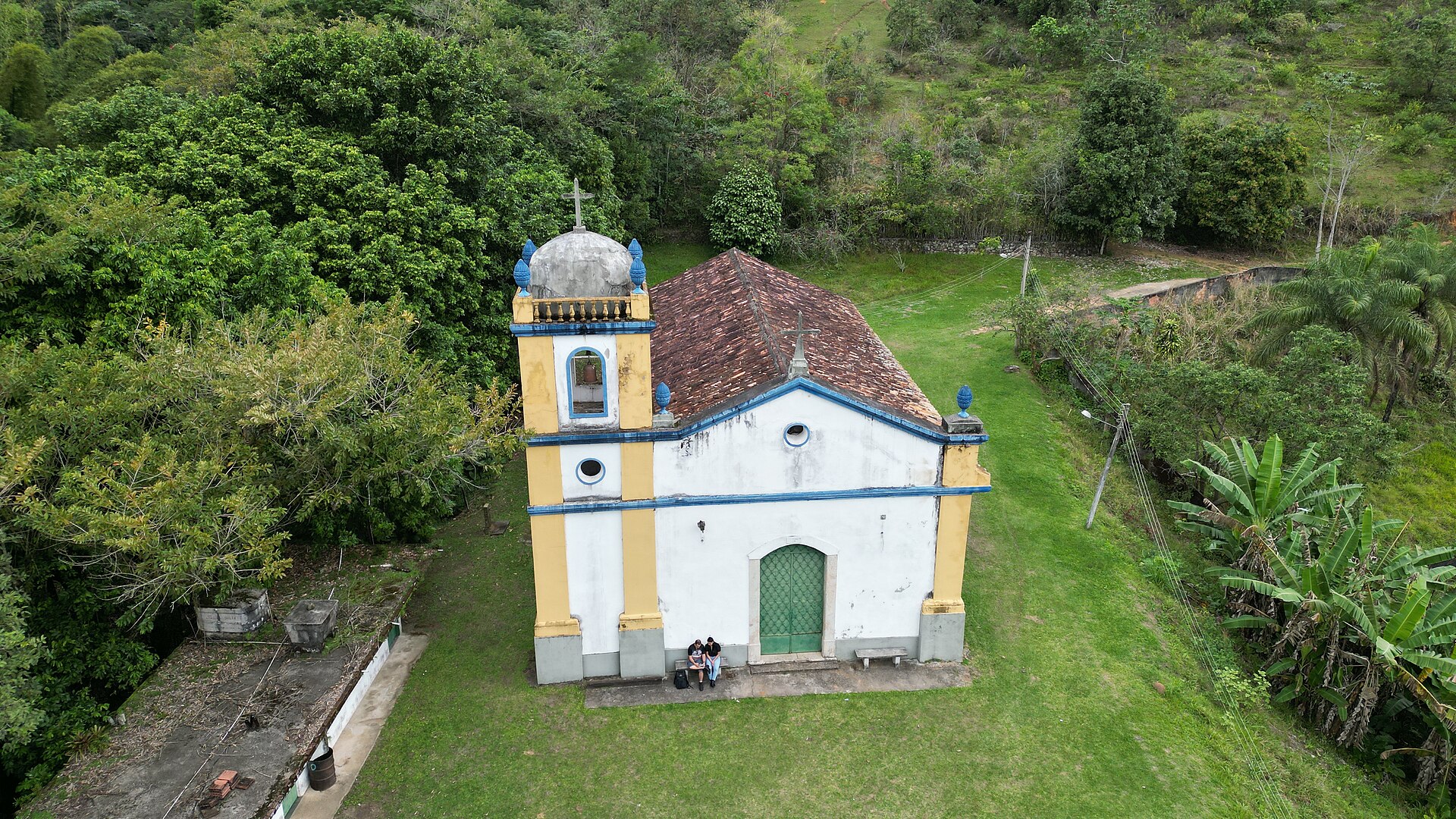 Imagem de referência de Capela de Nossa Senhora da Conceição, descrito nos dados abertos como bem tombado pelo Instituto Estadual do Patrimônio Cultural do Rio de Janeiro na cidade de Magé, bairro de Suruí