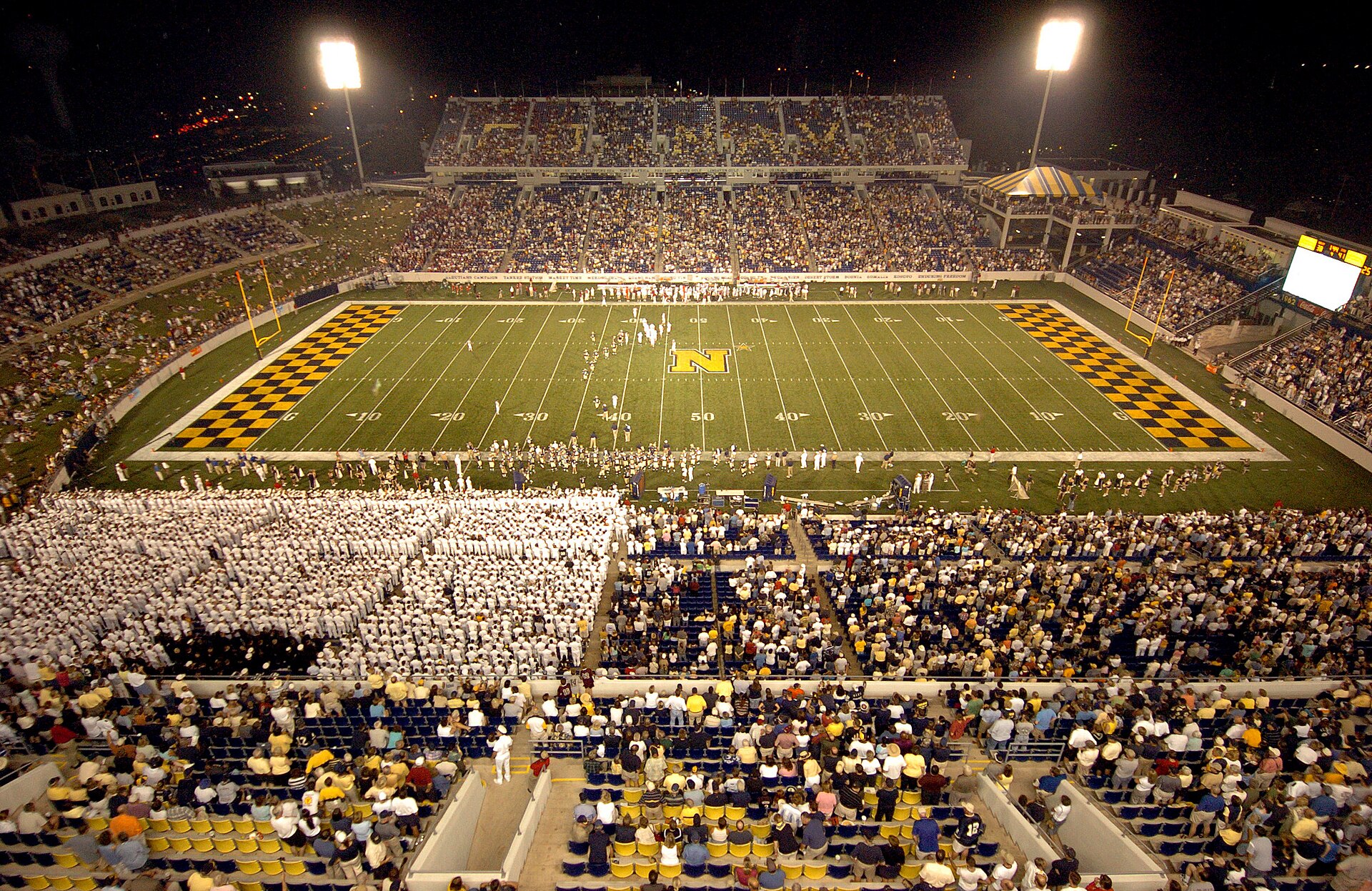 Imagem de referência de Navy-Marine Corps Memorial Stadium, descrito nos dados abertos como estádio em Annapolis, Estados Unidos