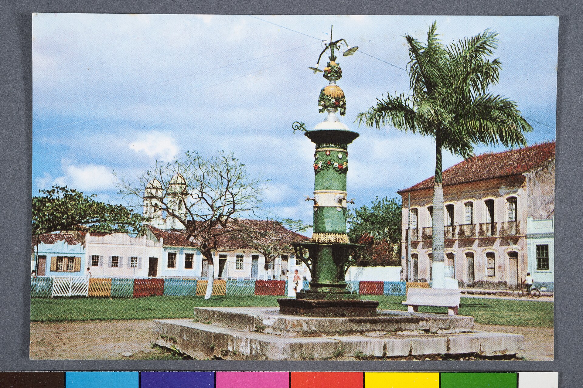 Imagem de referência de Largo de Sao Benedito, em Iguape, descrito nos dados abertos como item da Coleção Cartões Postais, no Museu Paulista