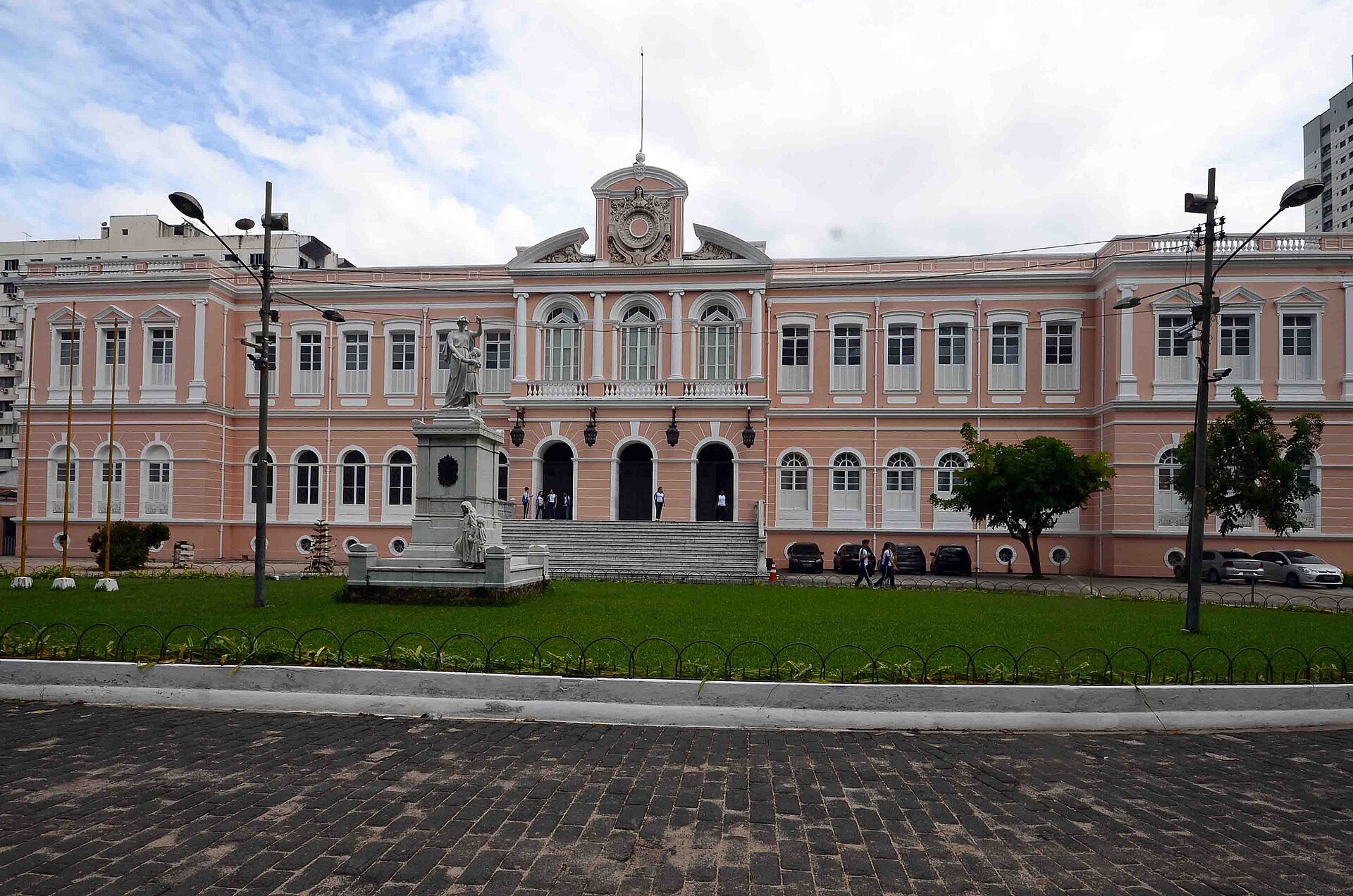 Imagem de referência de Colégio Gentil Bittencourt, descrito nos dados abertos como escola particular brasileira em Belém do Pará