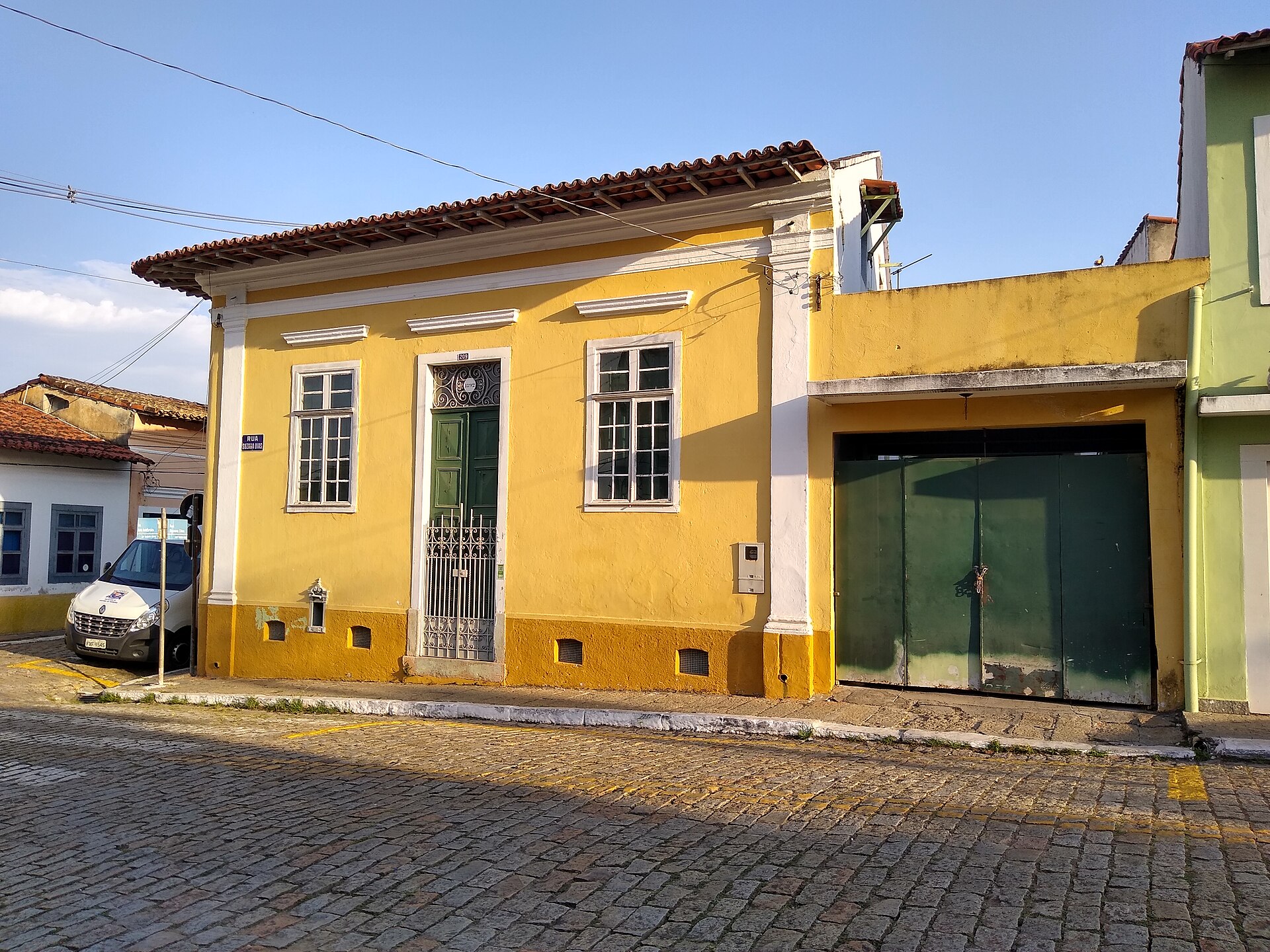 Imagem de referência de Casa na Rua Suzana Dias, 209, descrito nos dados abertos como imóvel localizado na cidade brasileira de Santana de Parnaíba, tombado pelo Conselho de Defesa do Patrimônio Histórico, Arqueológico, Artístico e Turístico do Estado - CONDEPHAAT