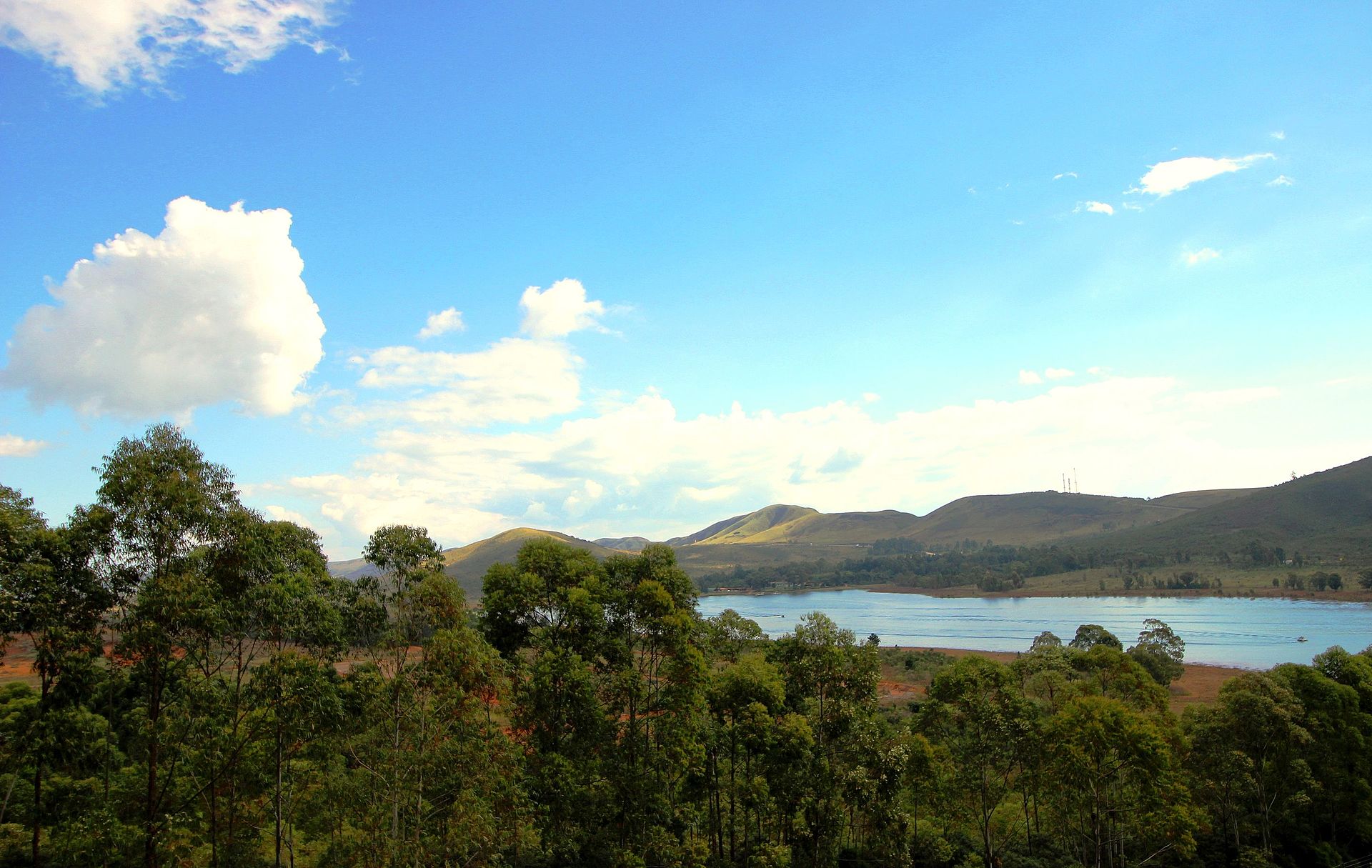 Imagem de referência de Lagoa dos Ingleses, descrito nos dados abertos como reservatório no município brasileiro de Nova Lima
