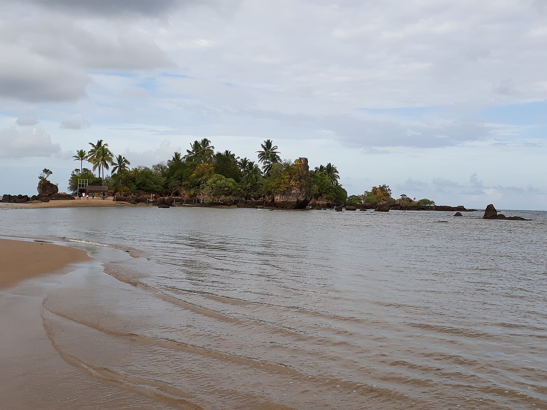Imagem de referência relacionada a Ilha da Pedra Furada, item descrito como ilha pertencente a Área de Proteção Ambiental Baía de Camamu