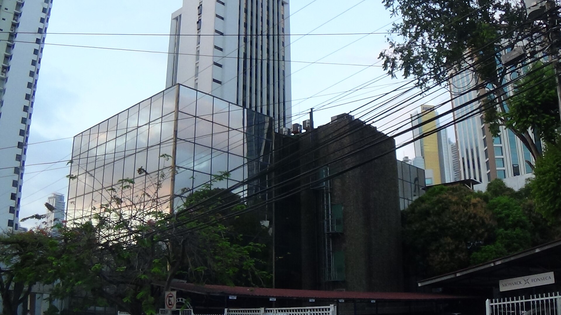 Imagem de referência relacionada a Mossack Fonseca, item descrito como escritório de advocacia e prestador de serviços corporativos panamenho de 1977–2018