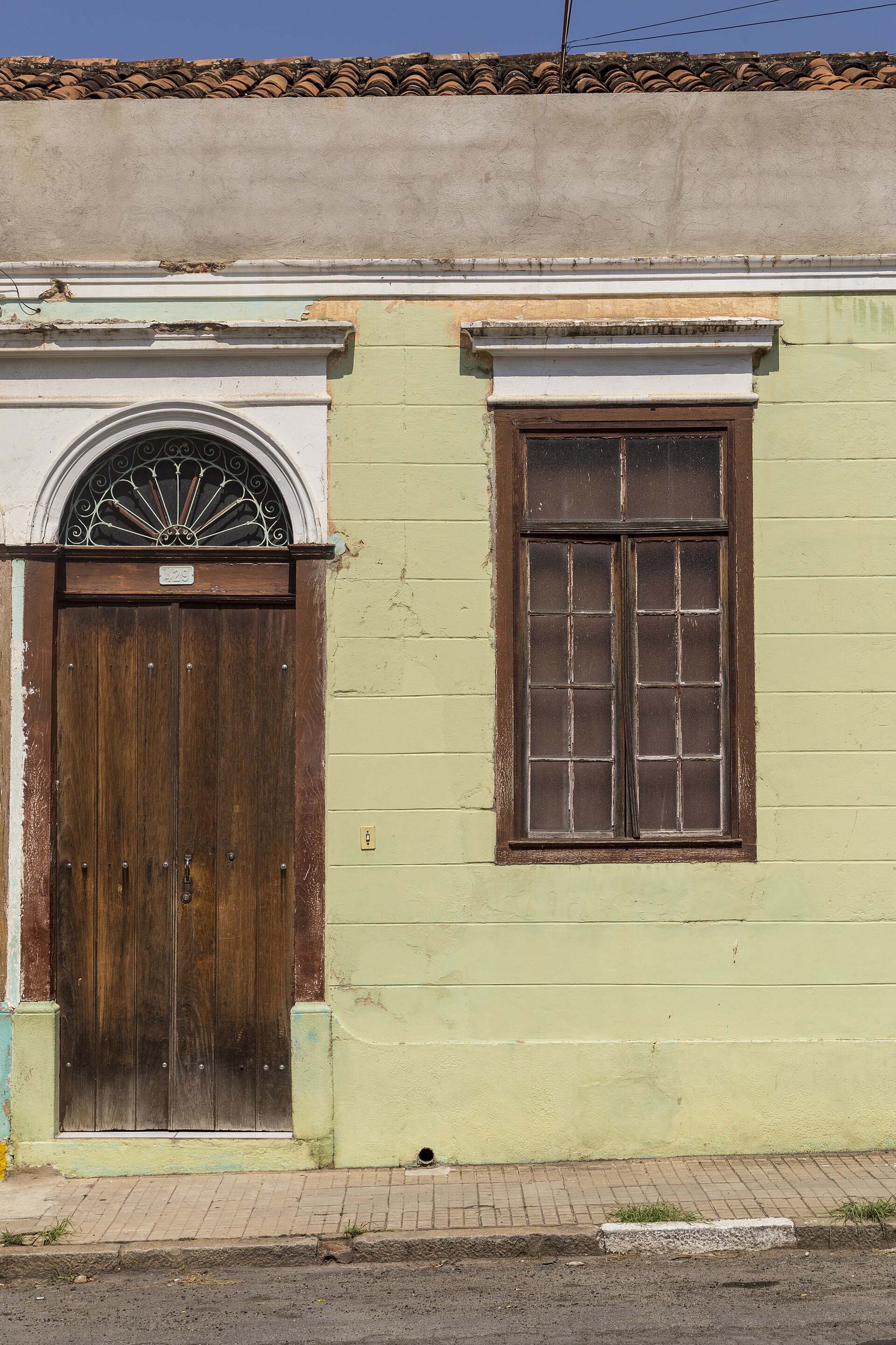 Imagem de referência de Imóvel à rua Ana Cintra, 429, descrito nos dados abertos como bem tombado pelo CONDEPHAAT na cidade de Amparo