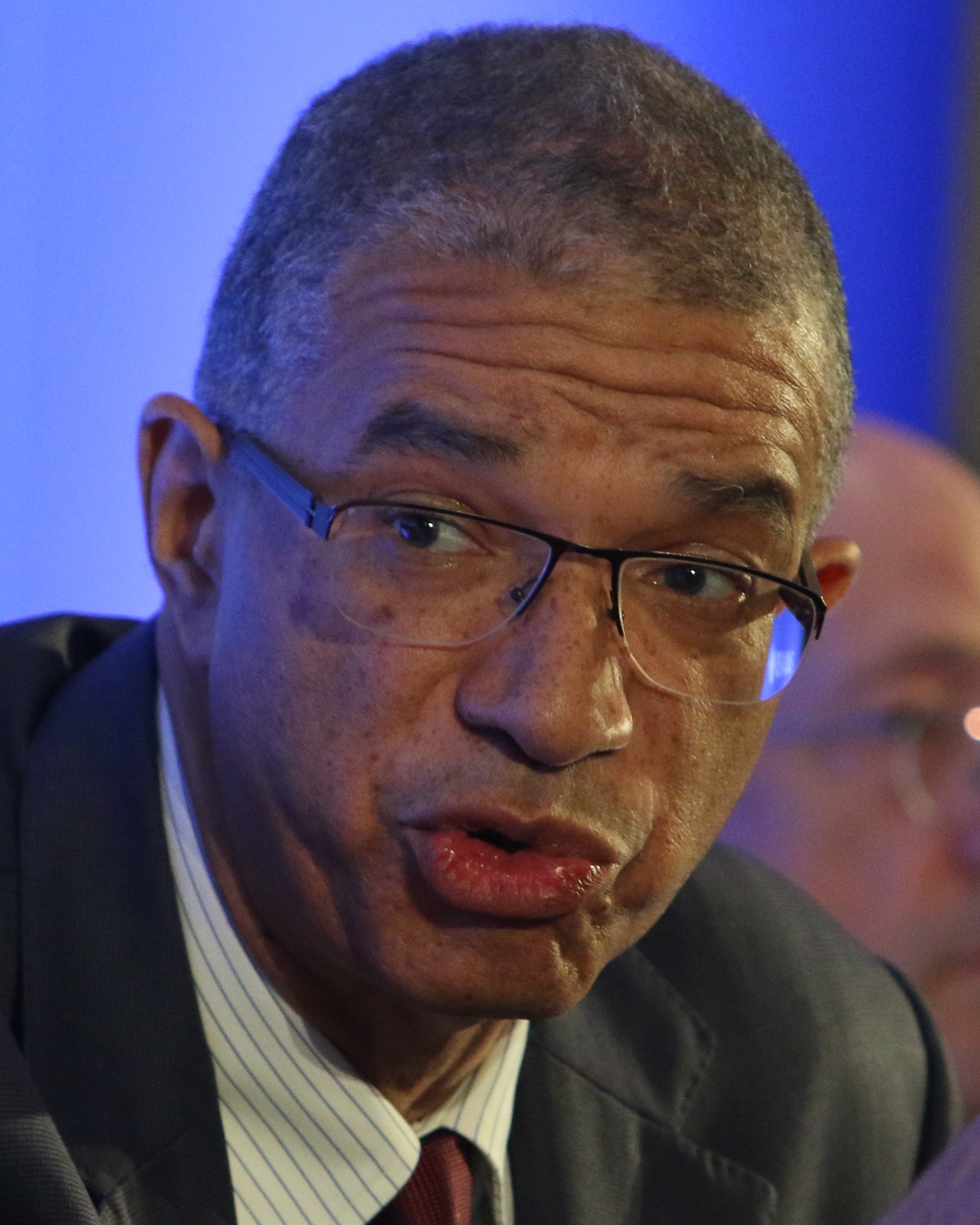 Imagem de referência relacionada a Lionel Zinsou, item descrito como economista, França