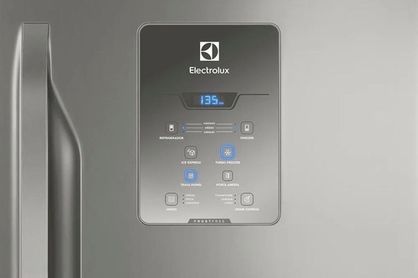 Como destravar o painel da geladeira Electrolux? Veja passo a passo