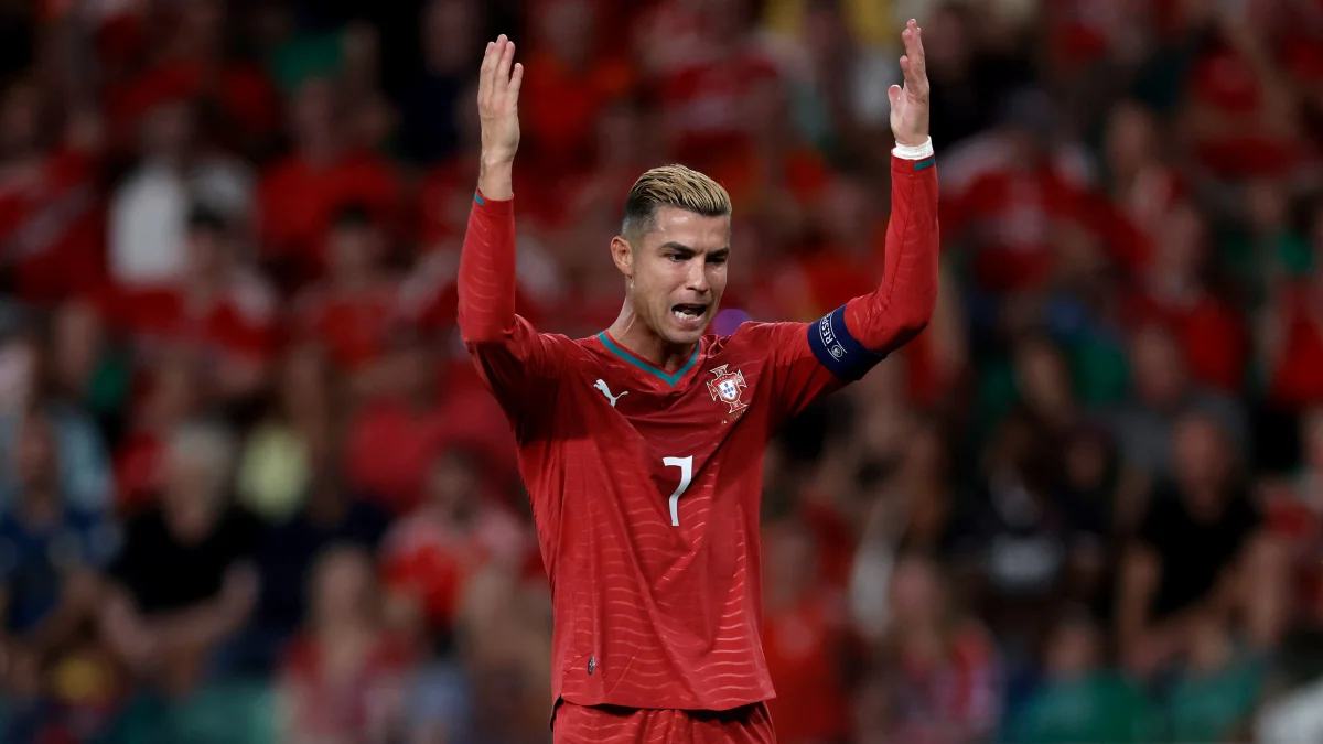 Cristiano Ronaldo pede desculpa aos torcedores e companheiros de Portugal